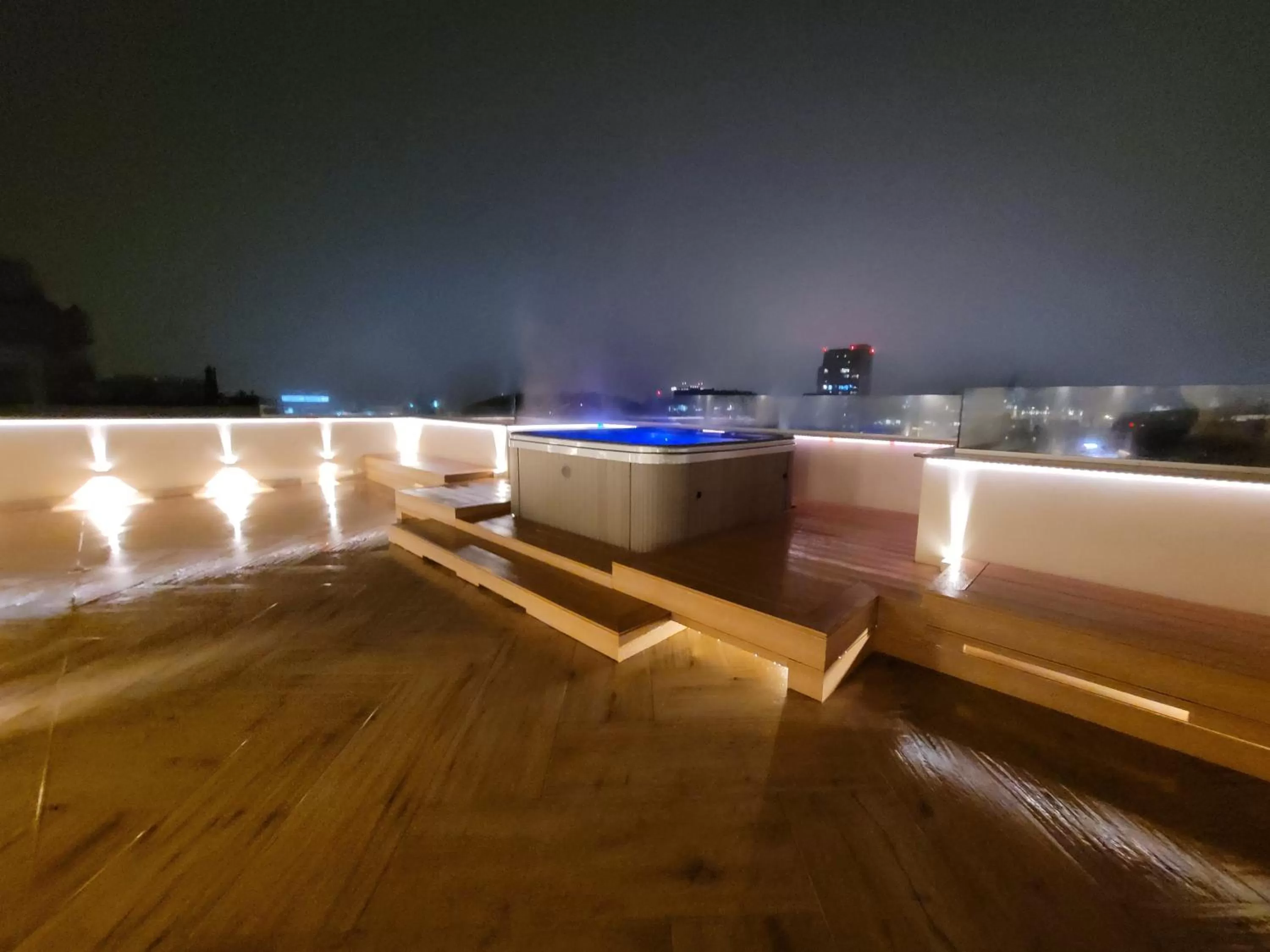 Hot Tub in Terrace Suites Iasi