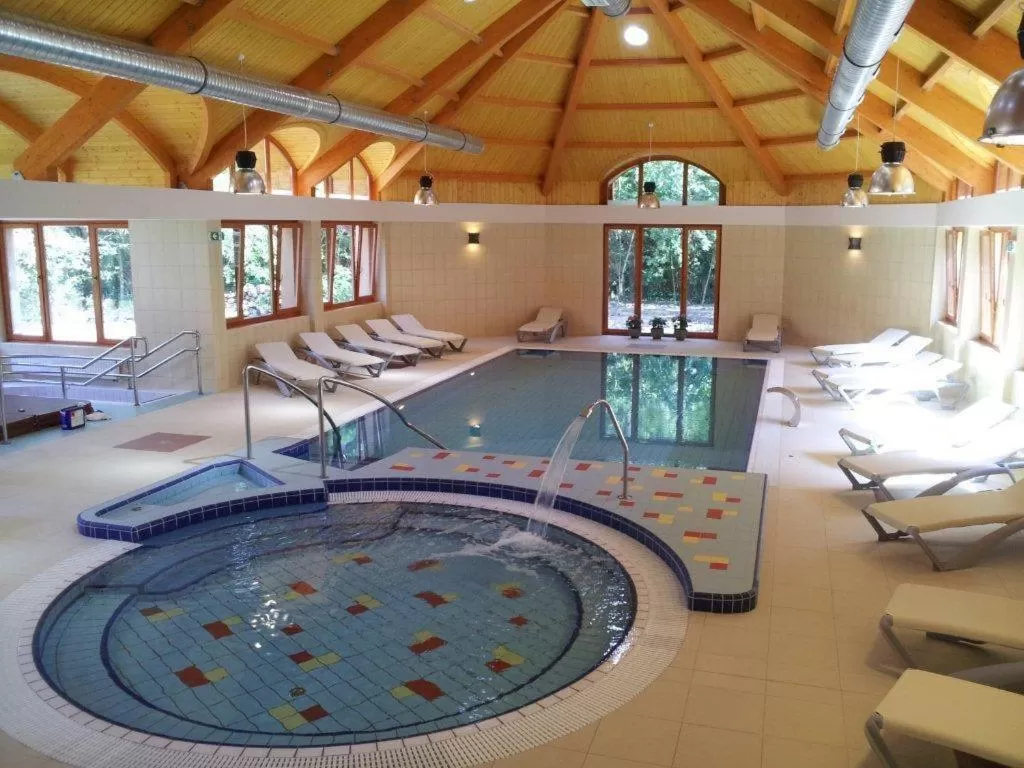 Swimming pool in Fenyves Hotel Békéscsaba