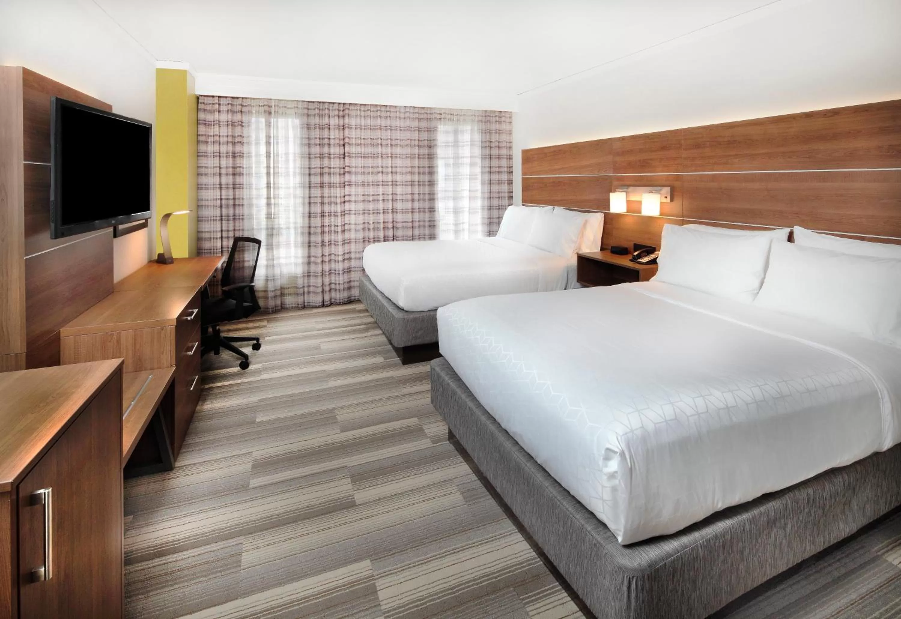 Photo of the whole room, Bed in Holiday Inn Express Hotel & Suites Fisherman's Wharf by IHG