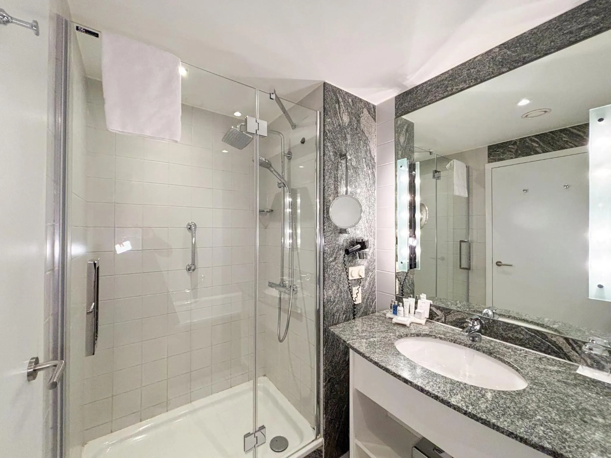 Bathroom in Radisson BLU Palace Hotel, Spa