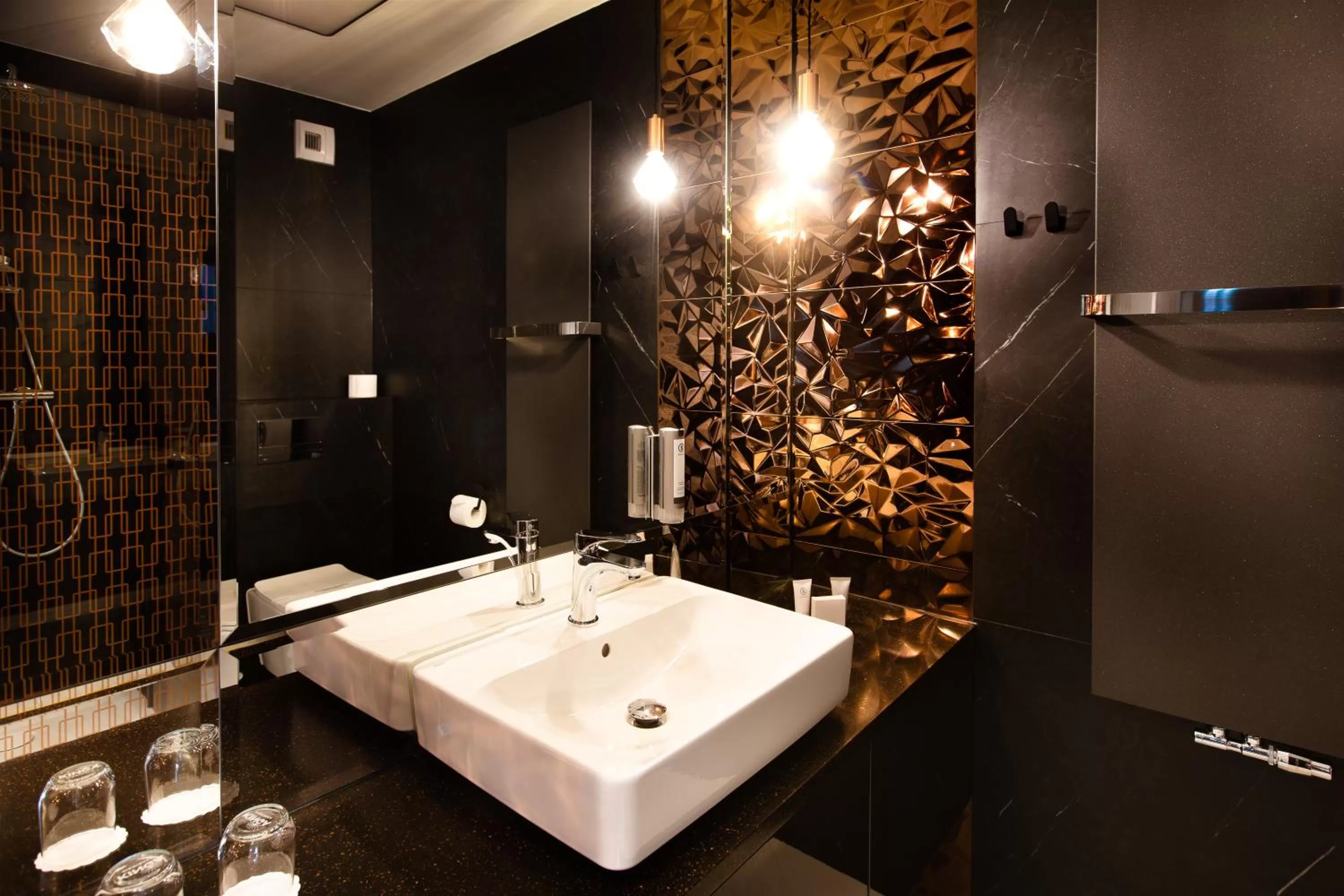 Shower in Art Boutique