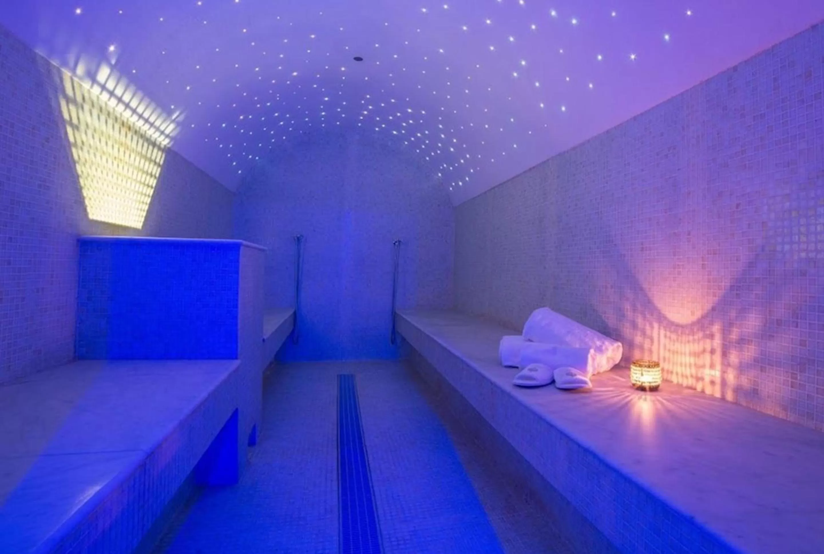 Steam room, Bed in Grand Hotel Ortigia