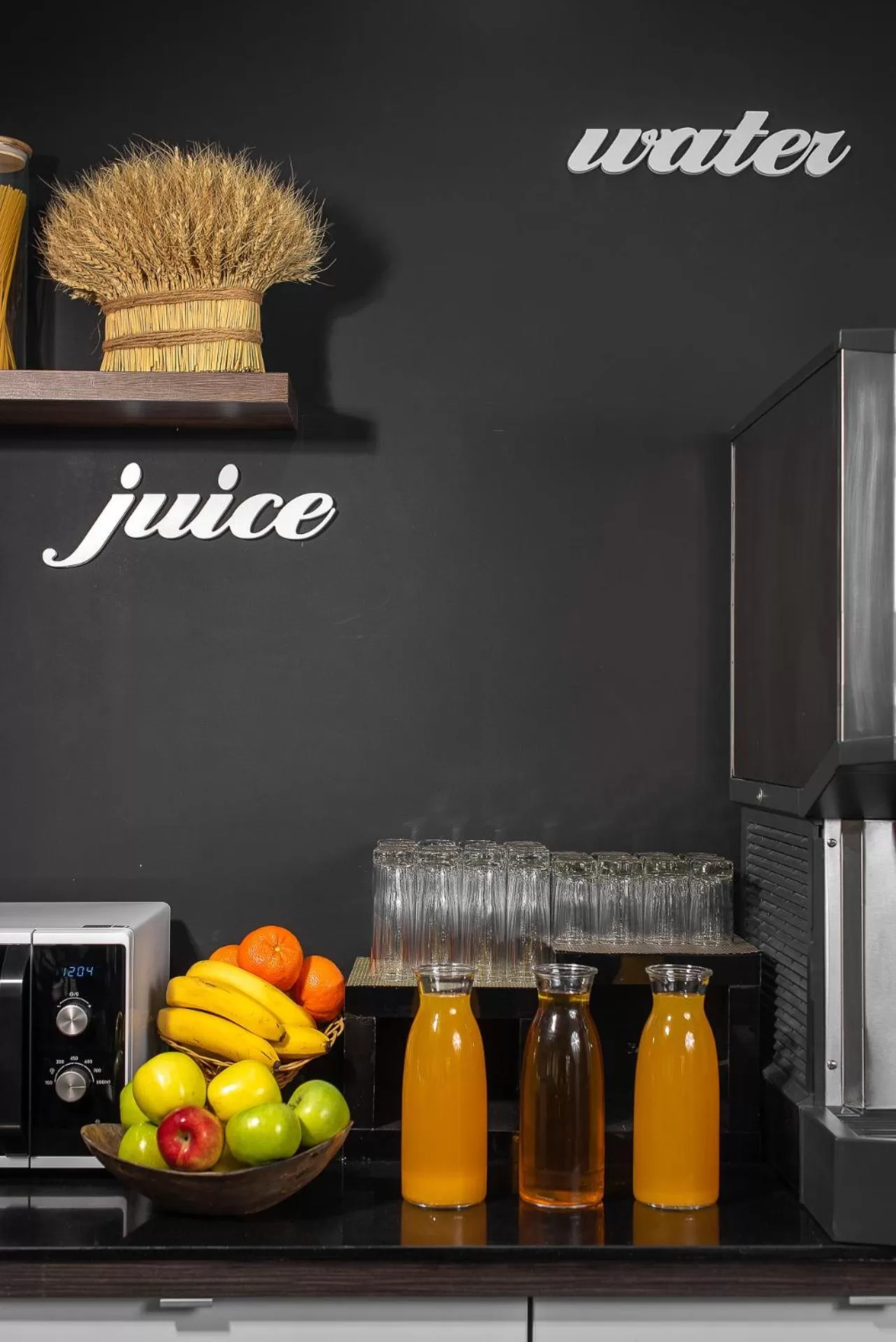 Breakfast in Thomas Albert Hotel