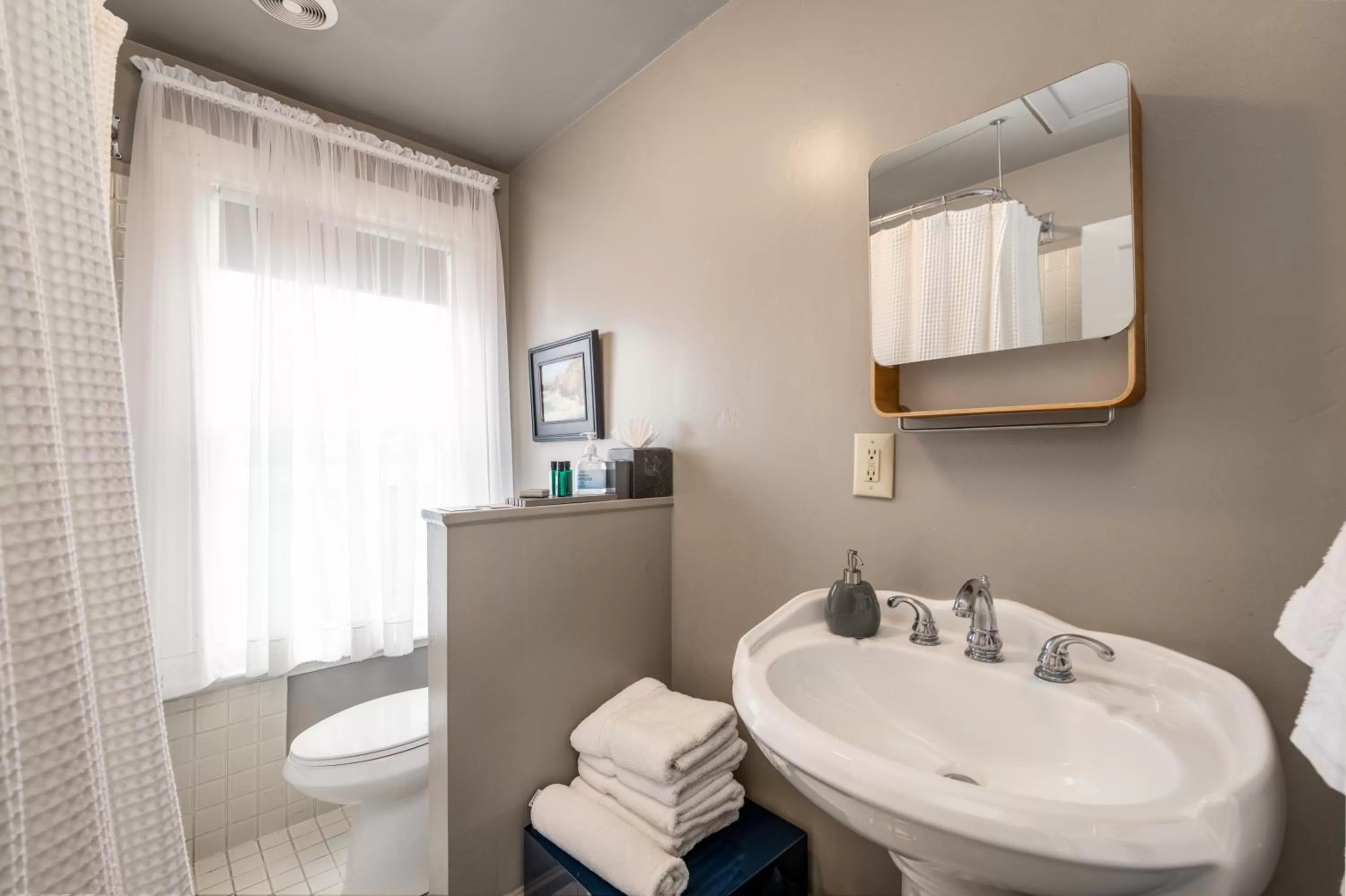 Nantucket Whale Inn, Half Moon Bay