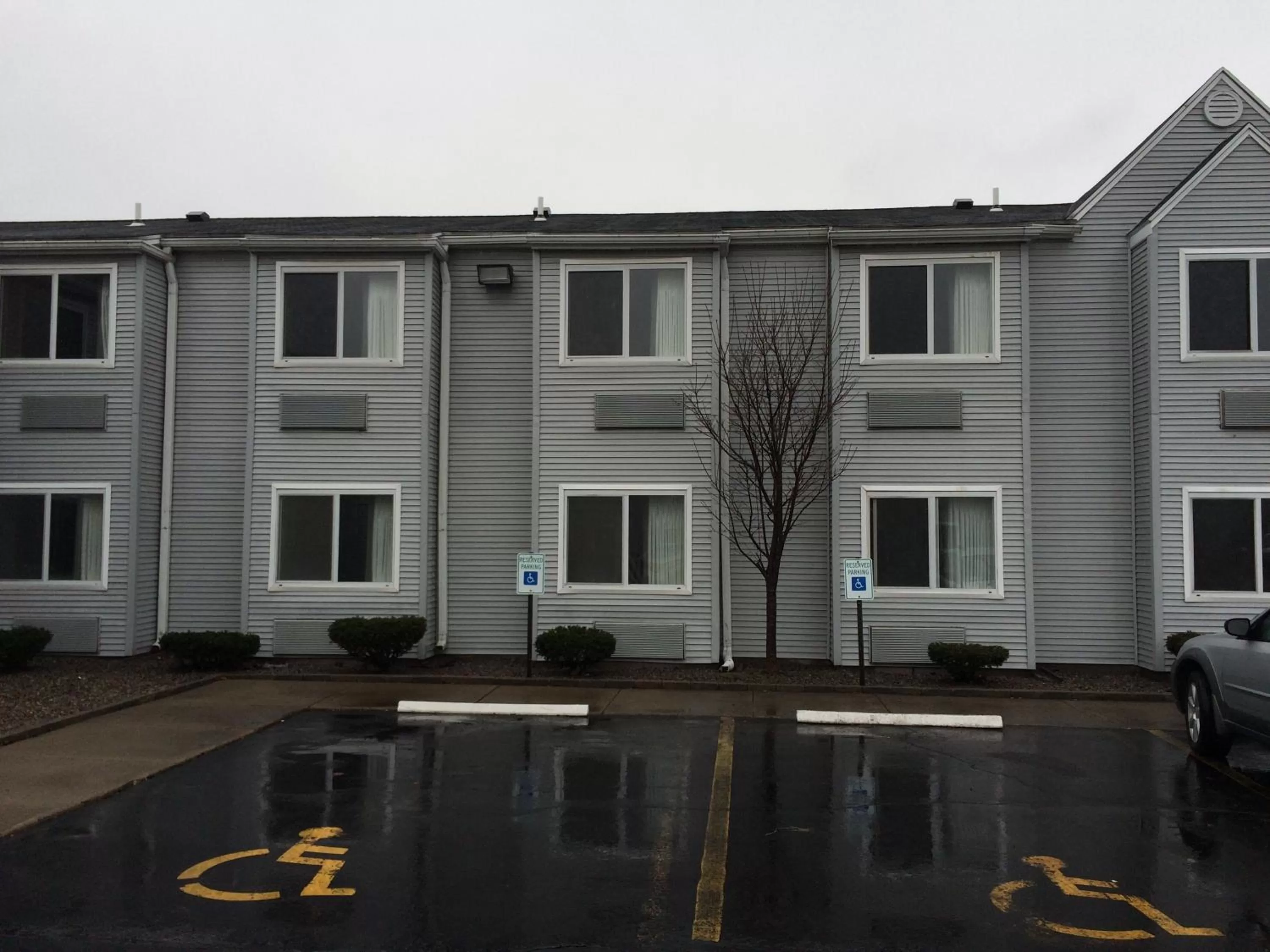 Facade/entrance in Microtel Inn by Wyndham Henrietta