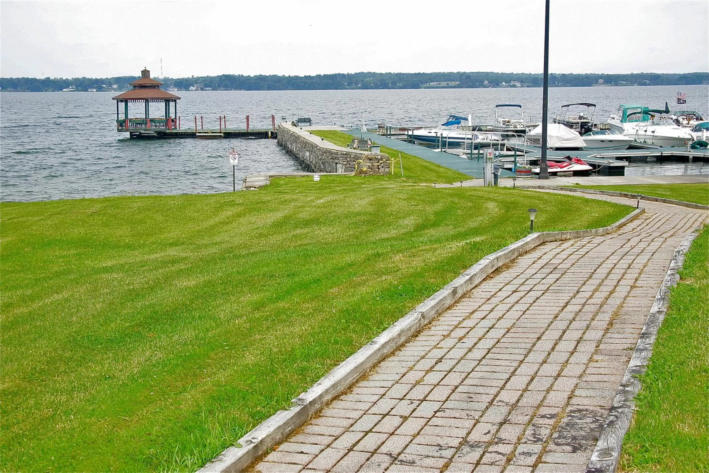 Facade/entrance in Stone Fence Resort