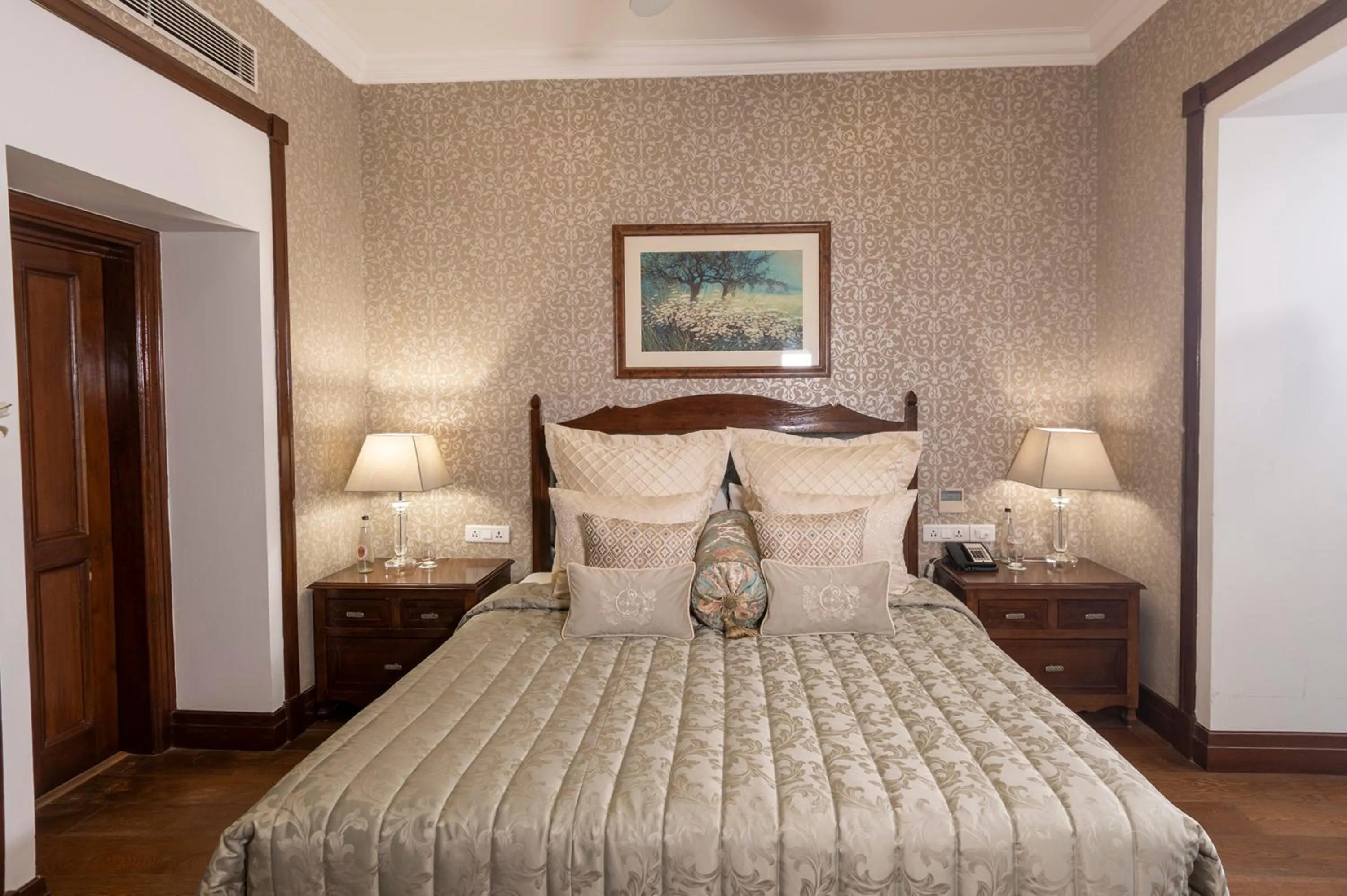 Bed in The Claridges Nabha Residence