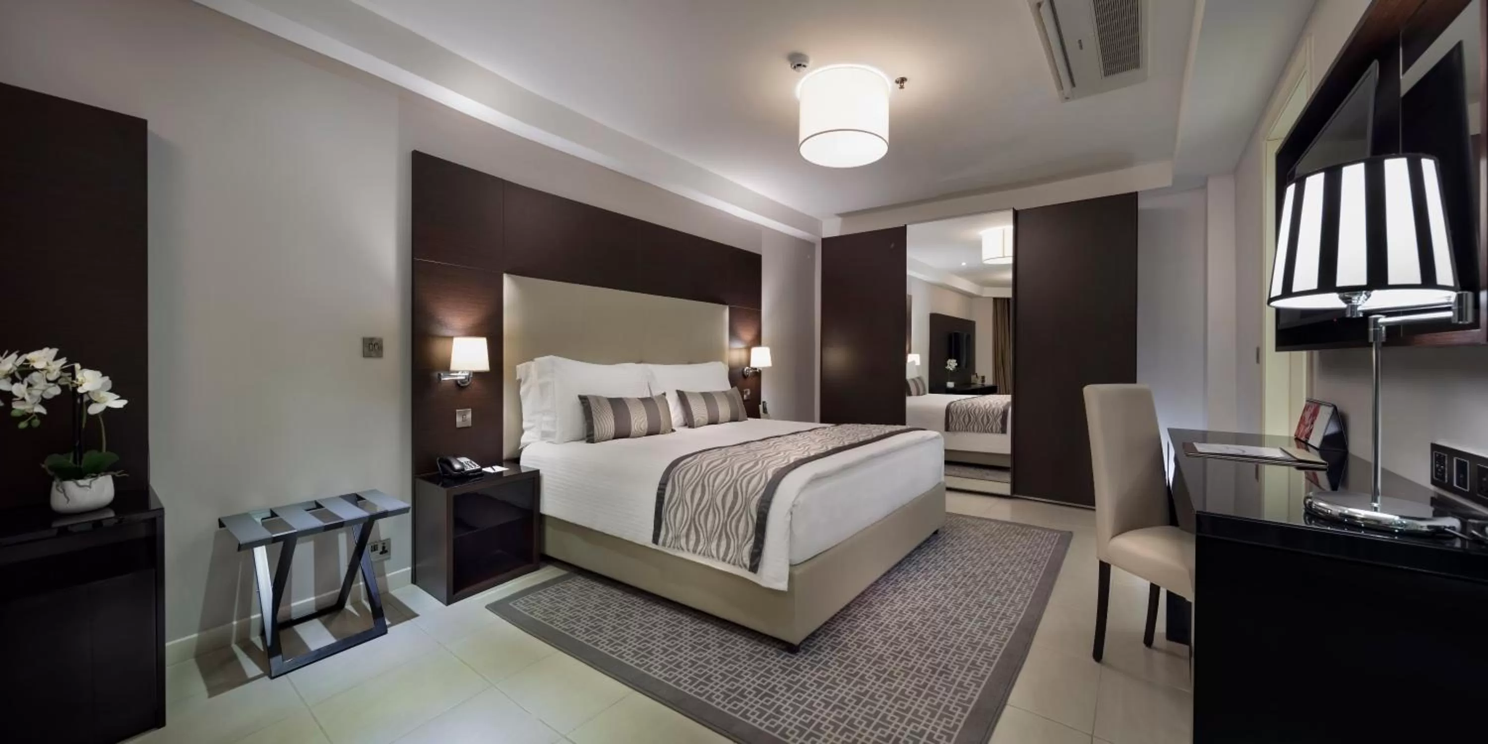 TV and multimedia, Bed in Fraser Suites Abuja