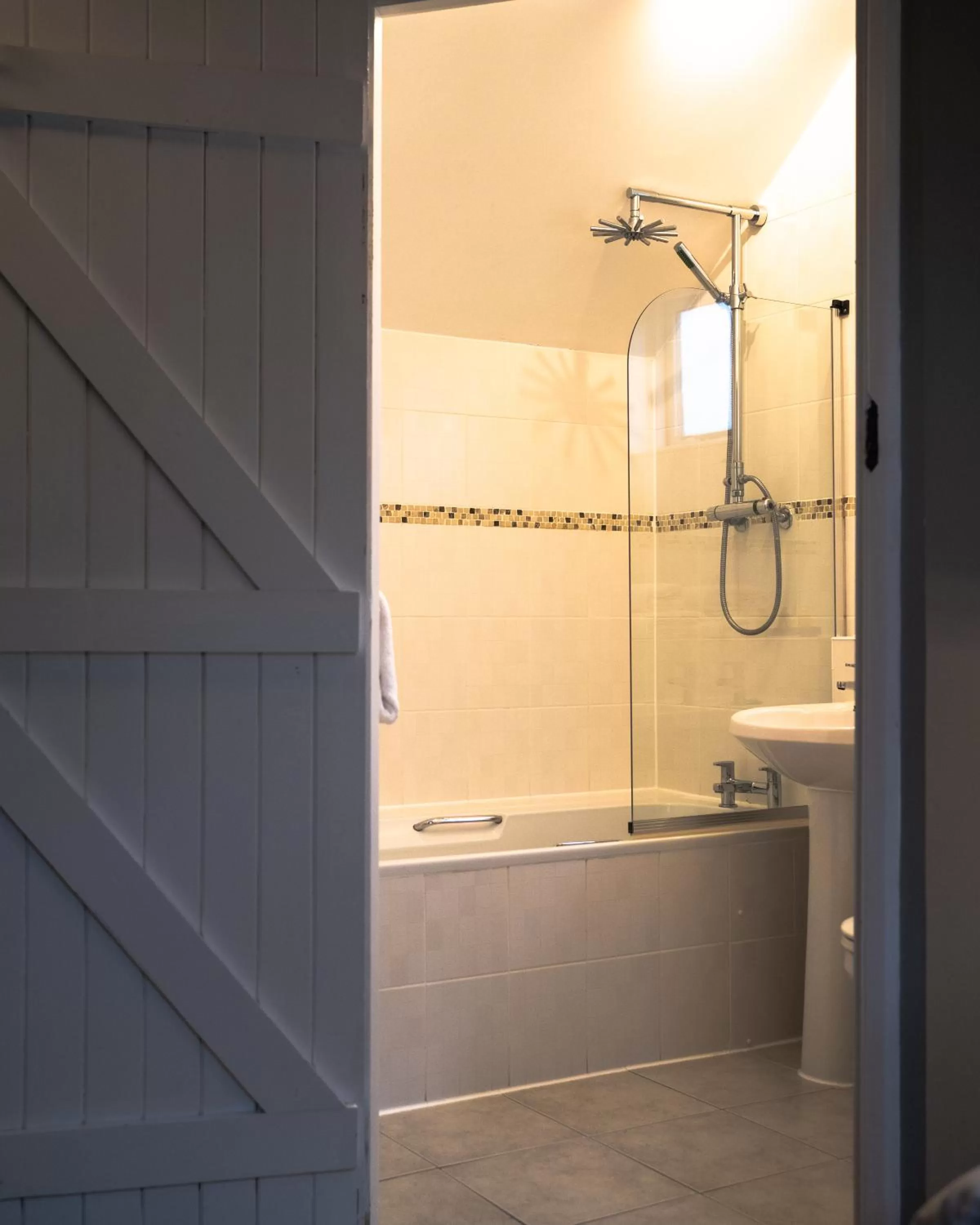 Bathroom in Crouchers Hotel