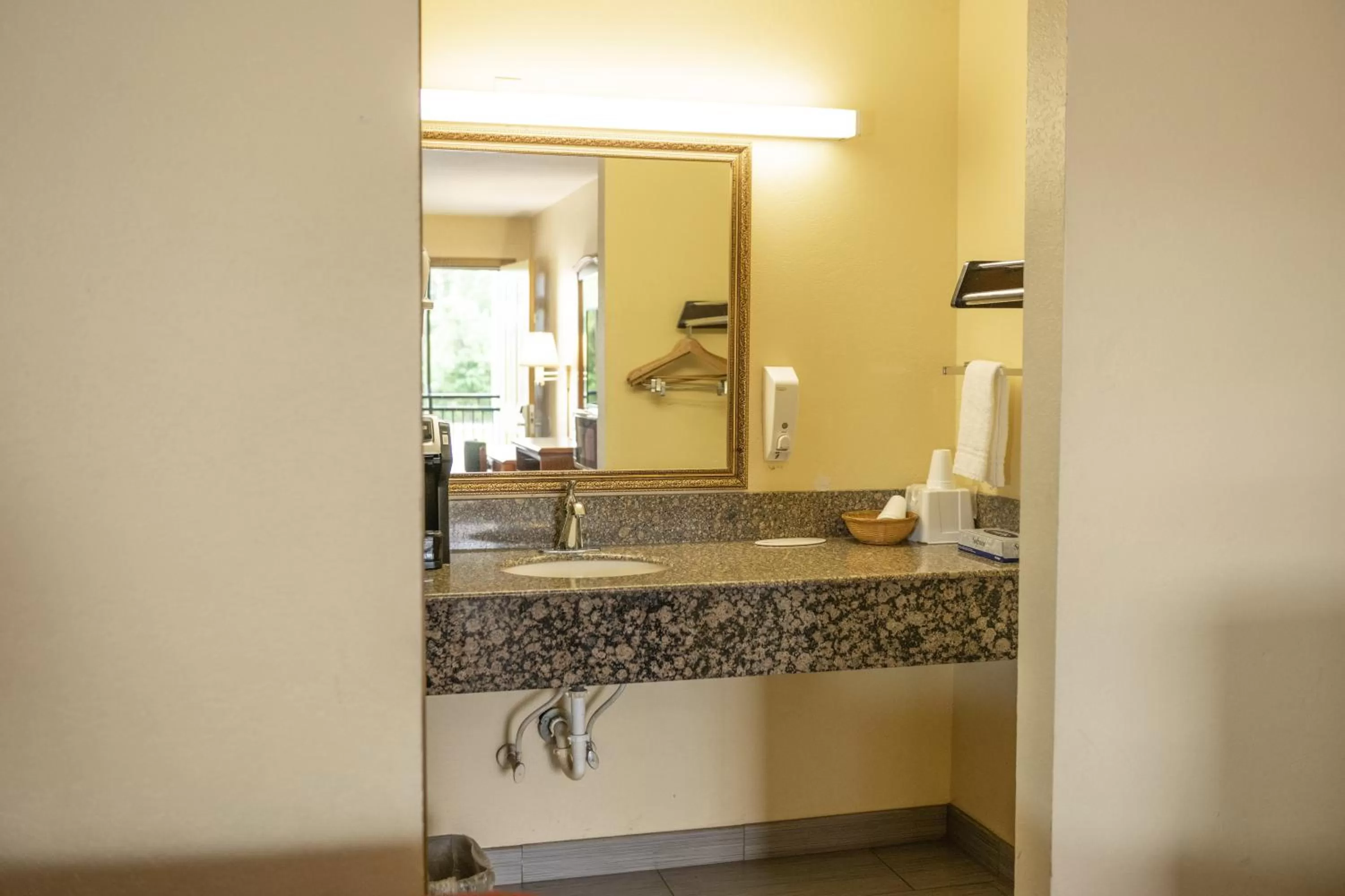 Bathroom in Morrilton Inn