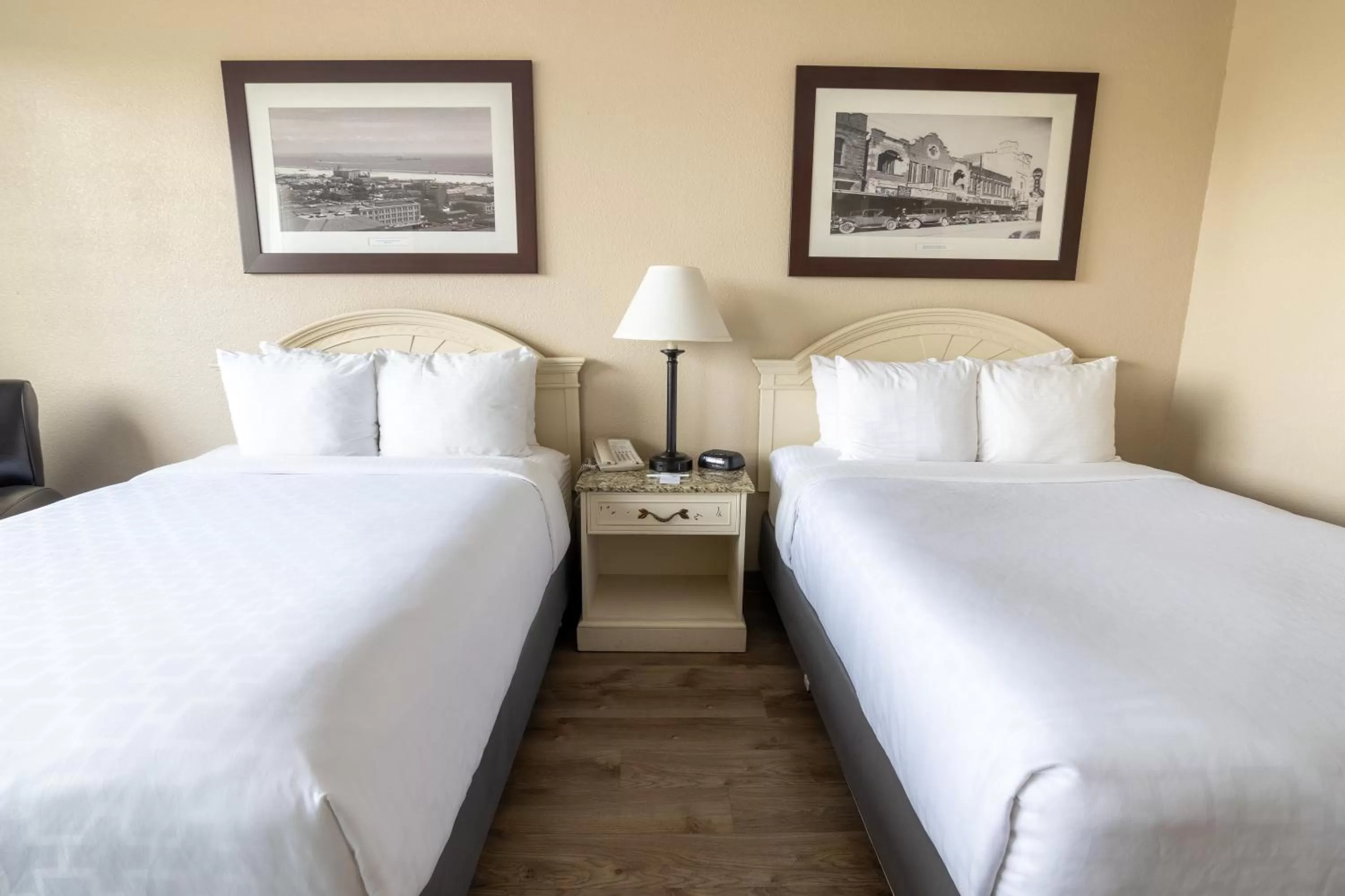 Bed in Emerald Beach Hotel Corpus Christi