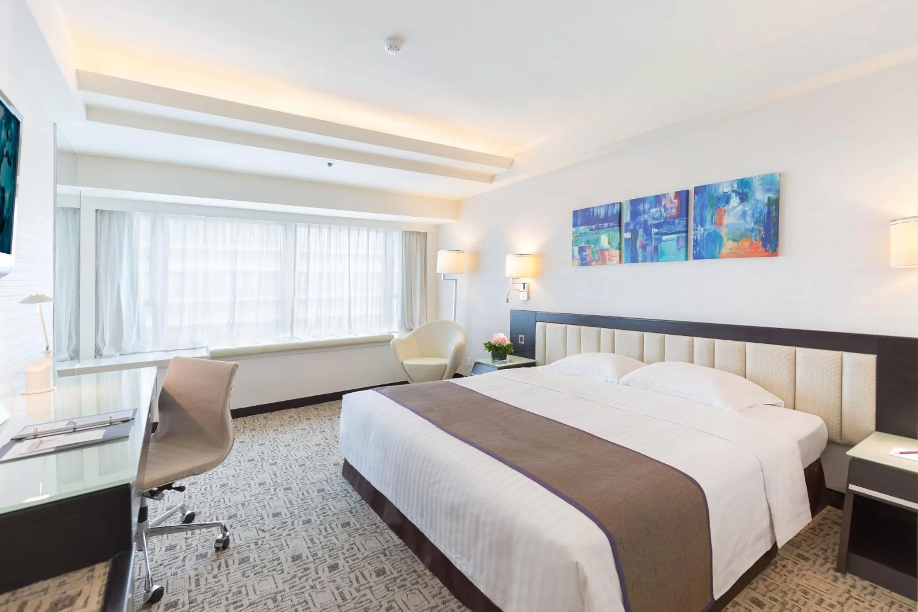 Bed in Regal Riverside Hotel