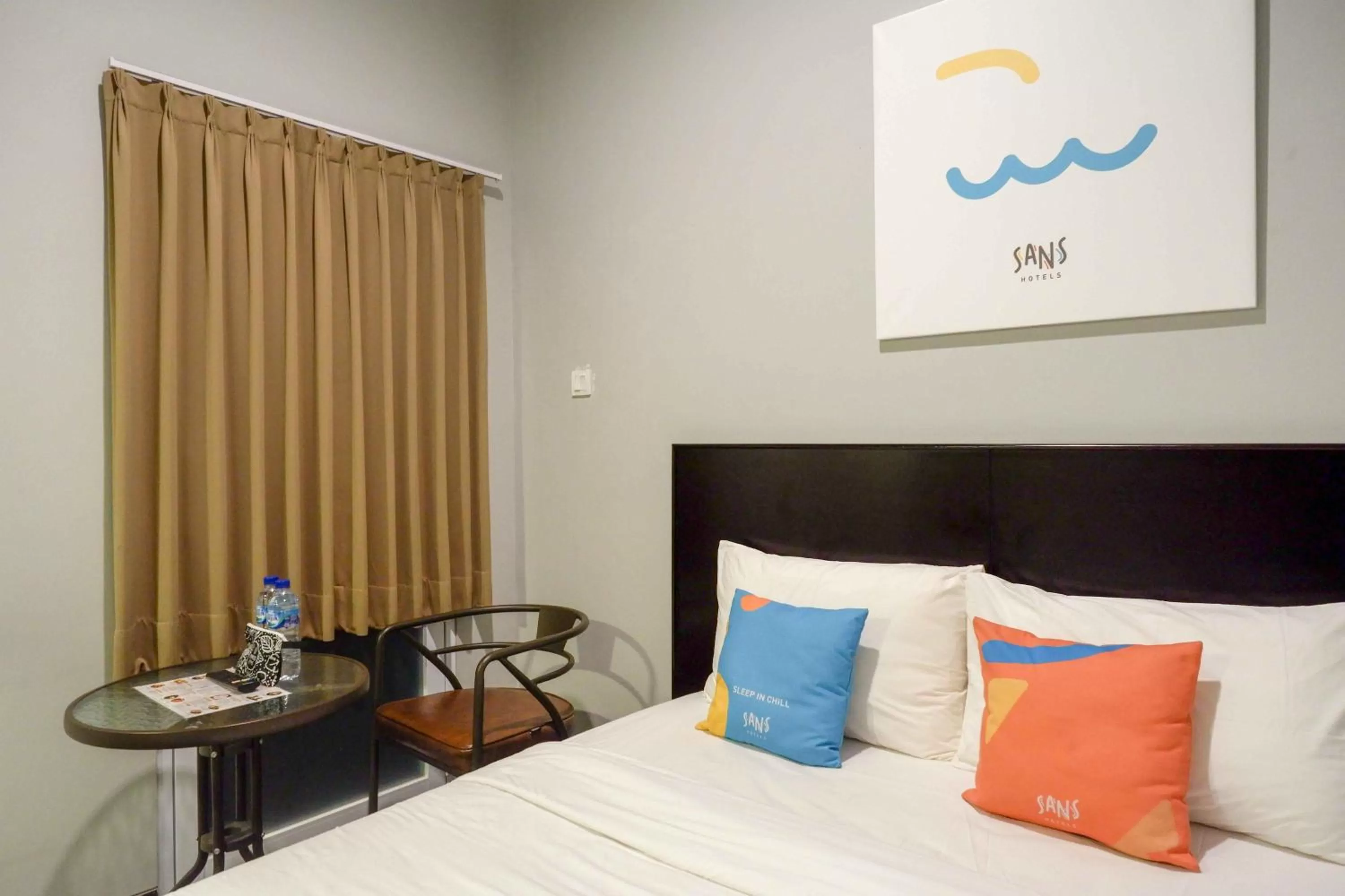 Bedroom, Bed in Sans Hotel Empress Simpang Lima