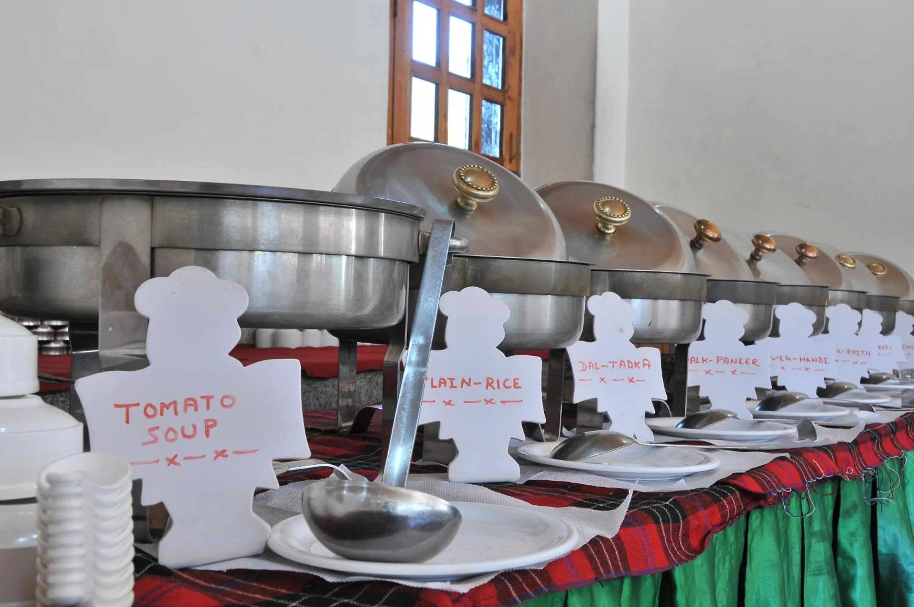 Restaurant/places to eat in Sarthak Resorts-Reside in Nature with Best View, 9 kms from Mall Road Manali