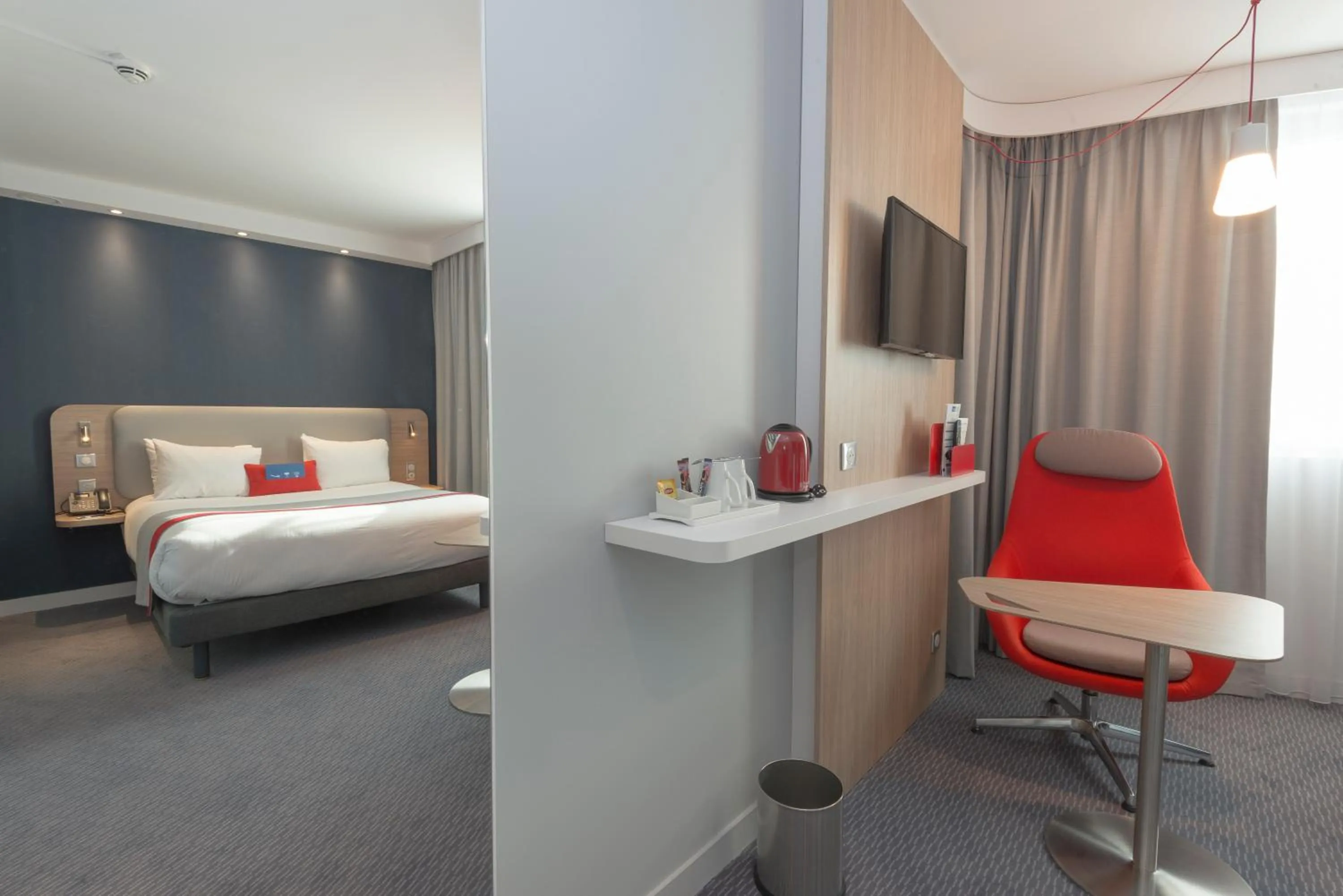 Bed in Holiday Inn Express Paris - Velizy by IHG