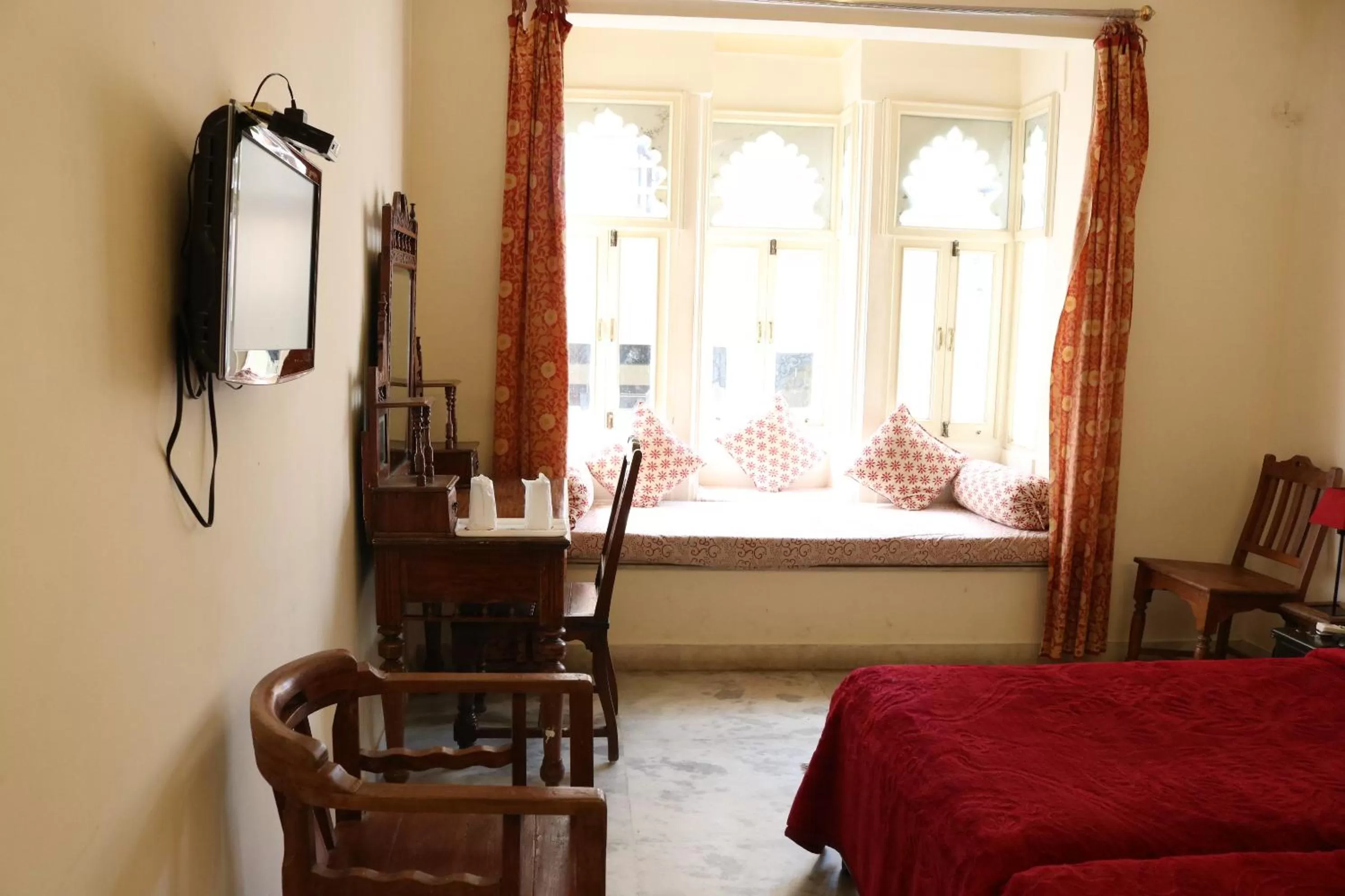 Seating area, Bed in Hotel Pratap Bhawan