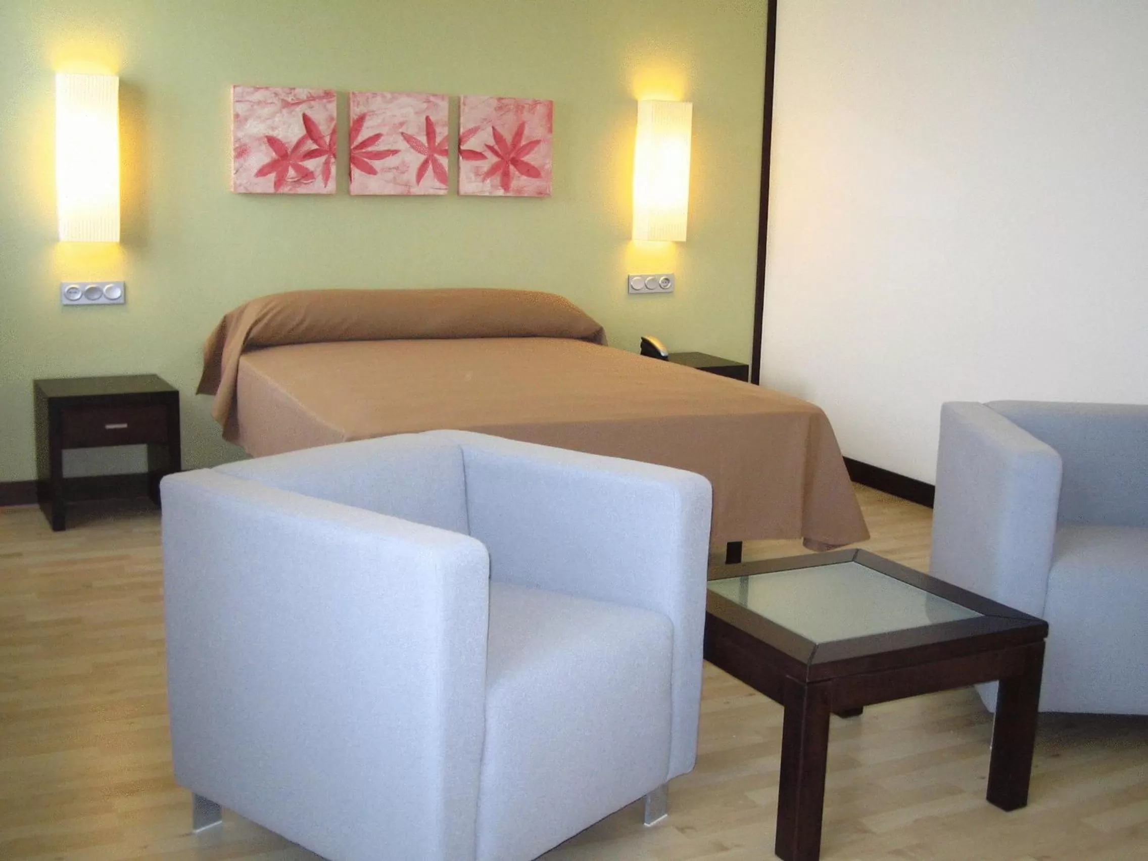 Photo of the whole room, Bed in Hotel Puerta de Ocaña