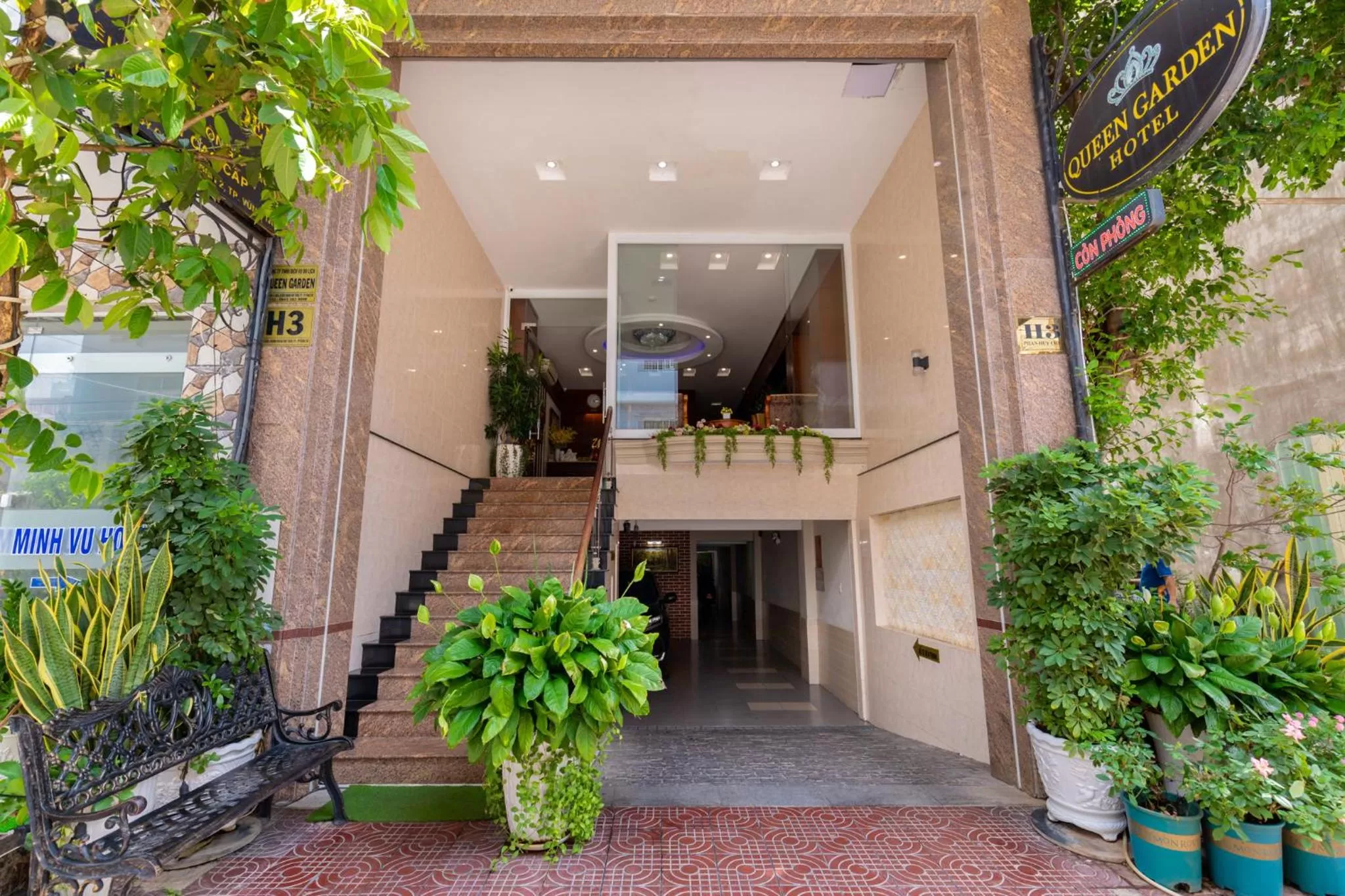 Property building in Queen Garden Hotel & Apartment