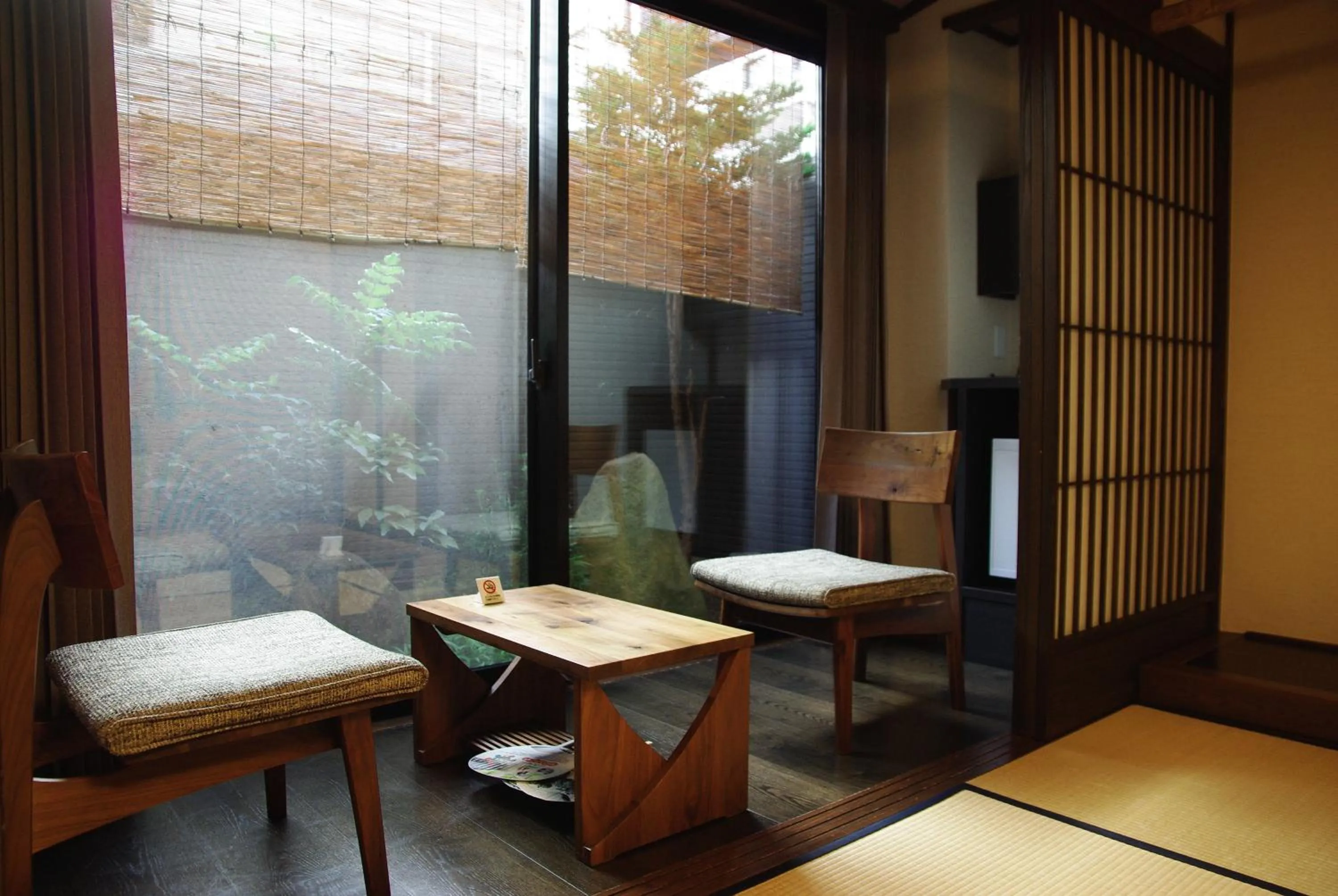 Seating area in Ryokan Tanabe 旅館田邊