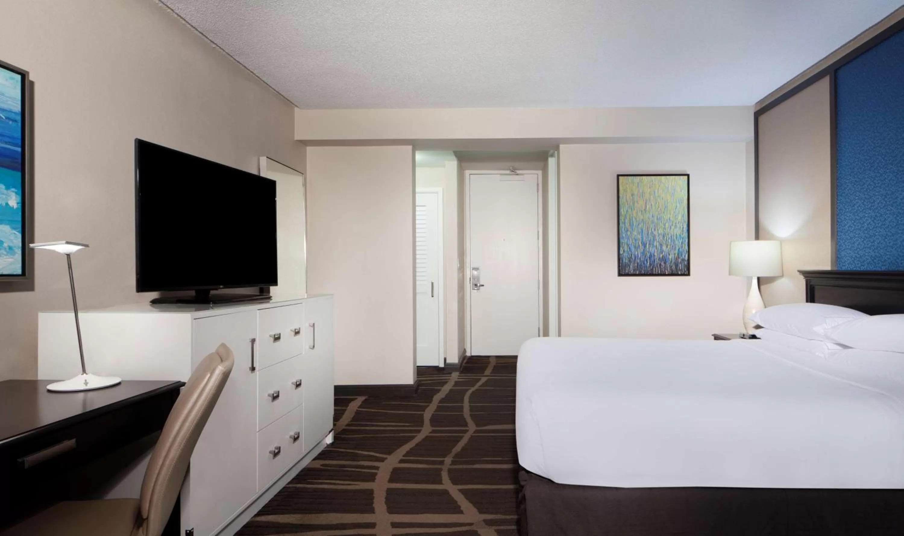 Bedroom, Bed in Hilton St. Petersburg Bayfront