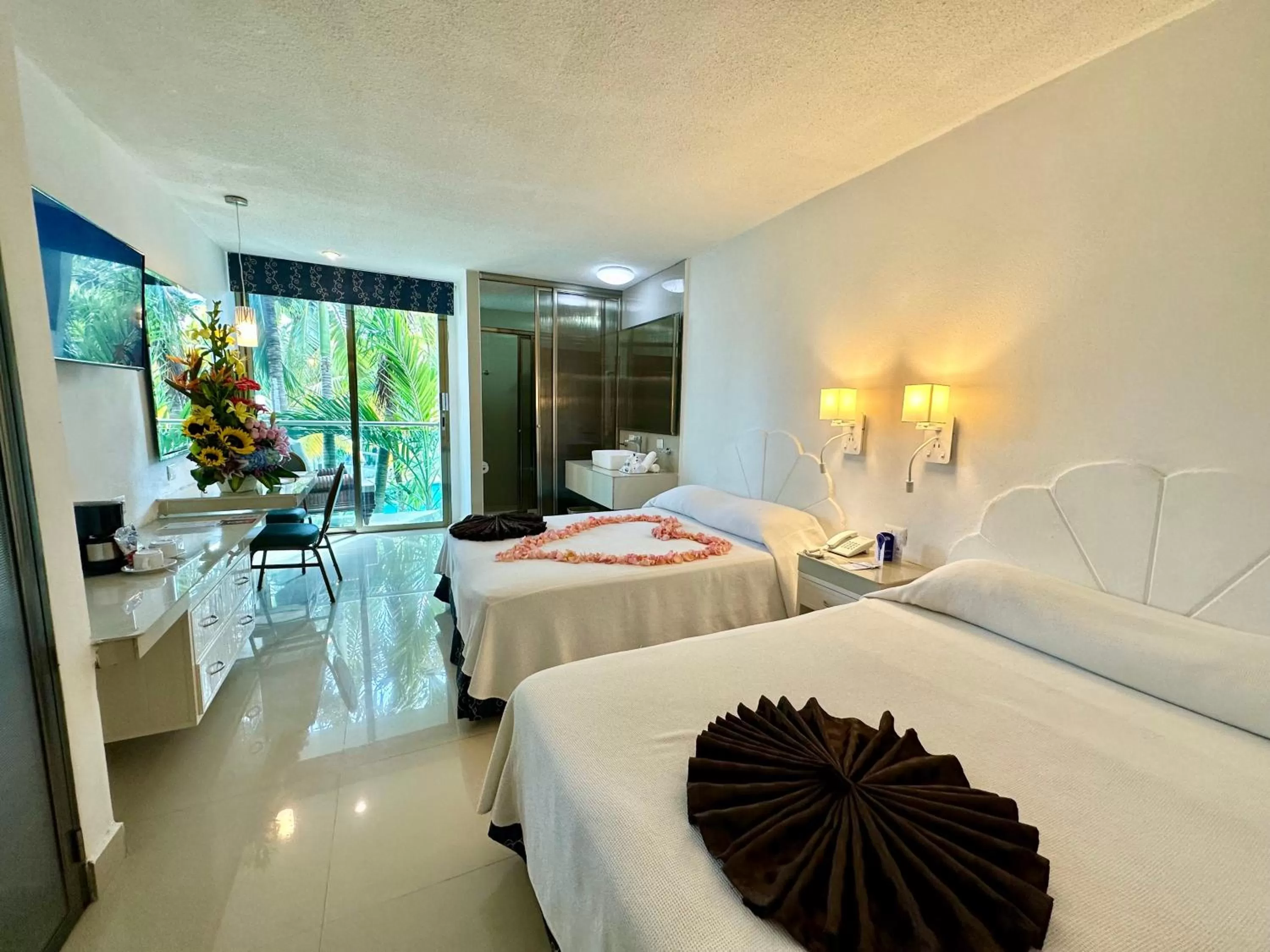 Photo of the whole room, Bed in Hotel Plaza Caribe