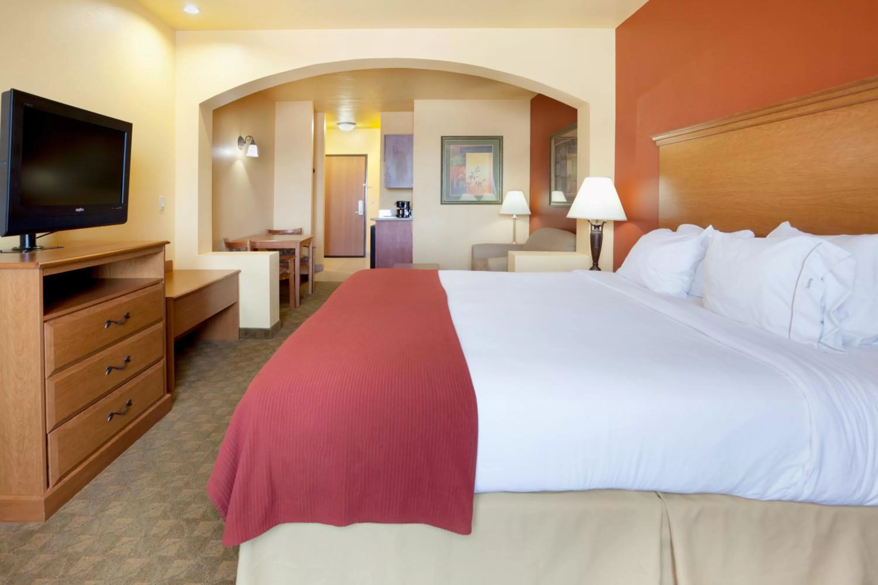 Photo of the whole room, Bed in Holiday Inn Express Hotel & Suites Zapata by IHG