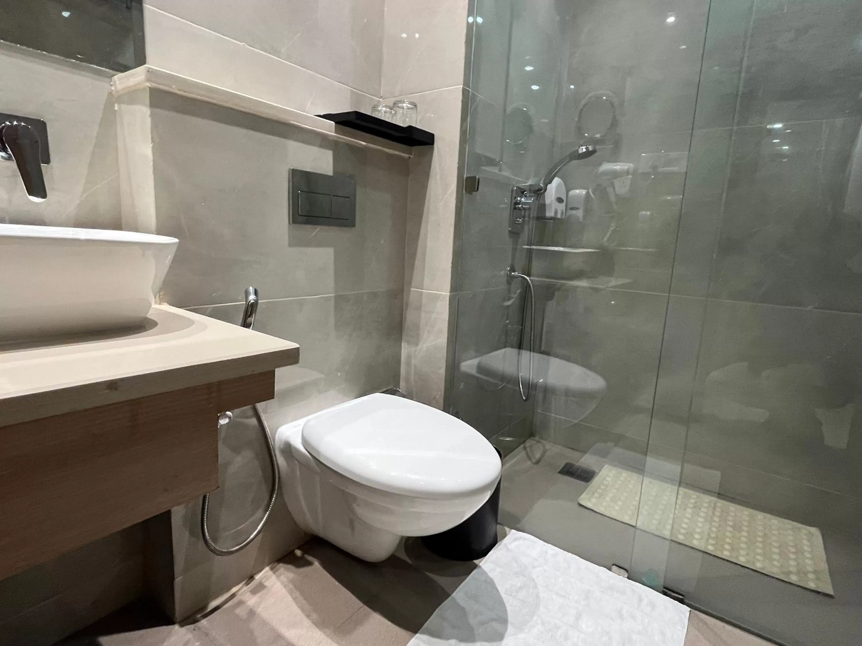 Bathroom in RRV Hotel