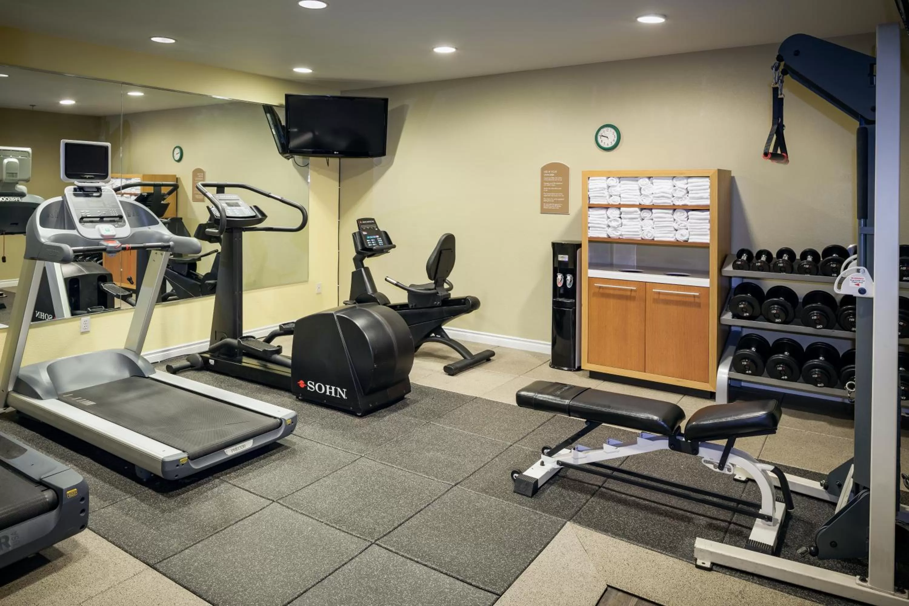 Fitness centre/facilities in Plaza Inn & Suites at Ashland Creek