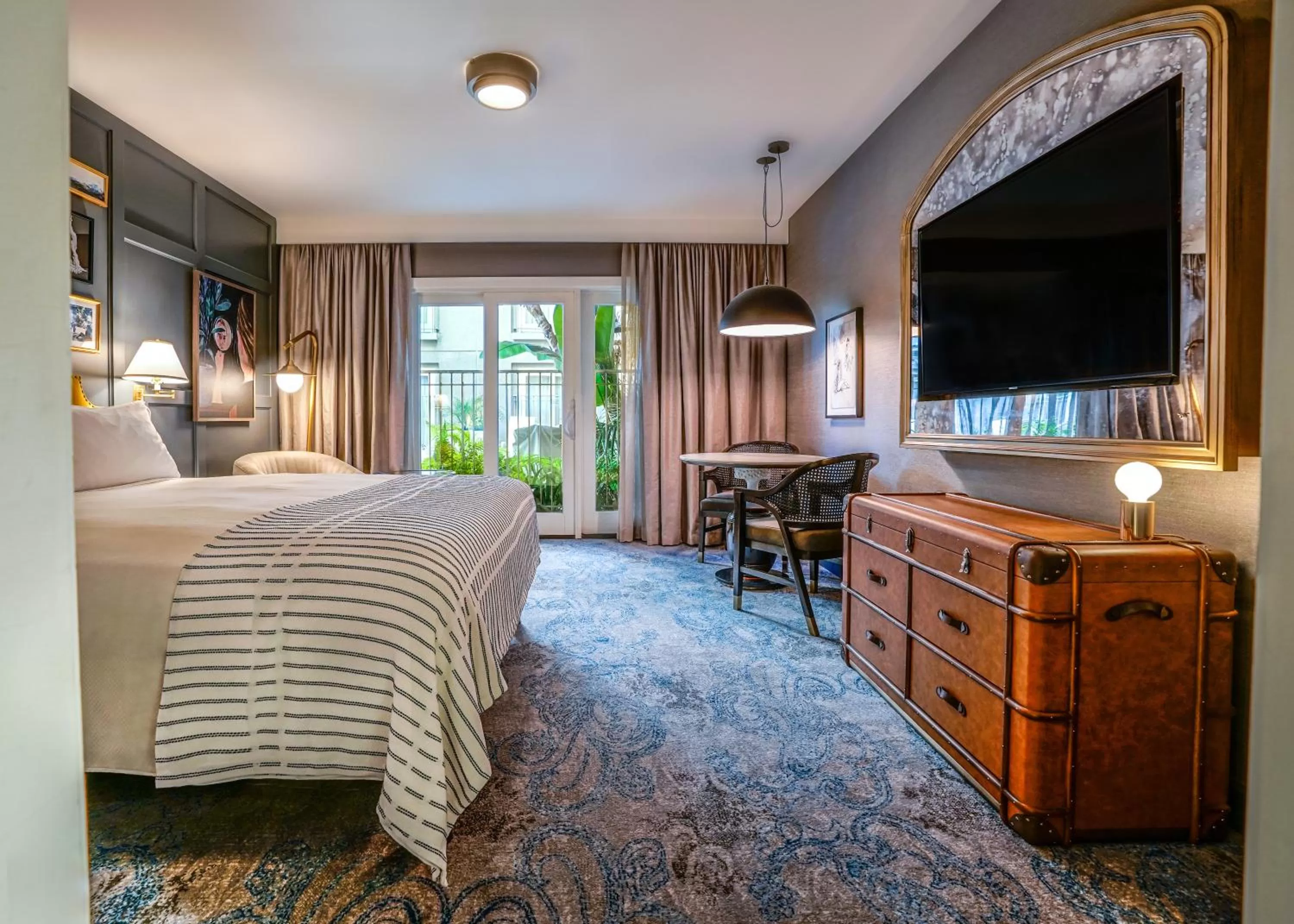 Bedroom, Bed in Hotel Amarano Burbank-Hollywood