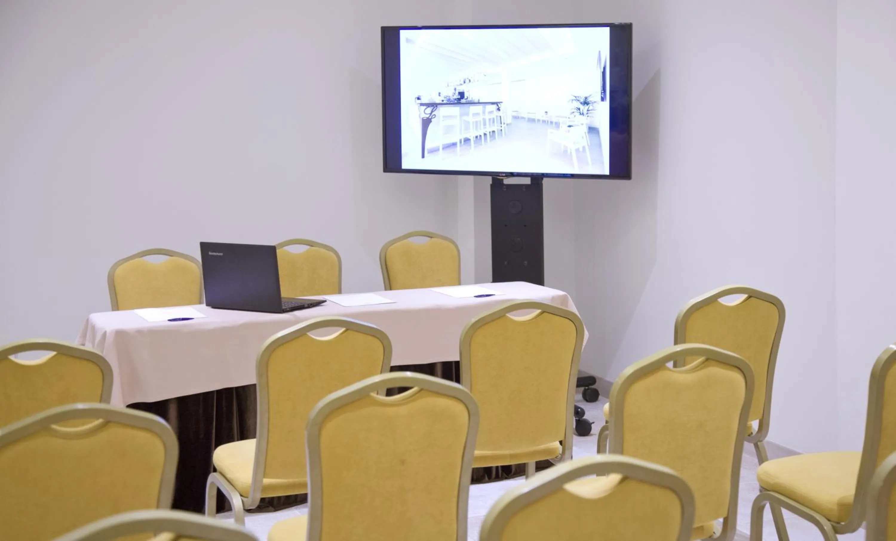Communal lounge/ TV room in Hotel La Pergola Mallorca