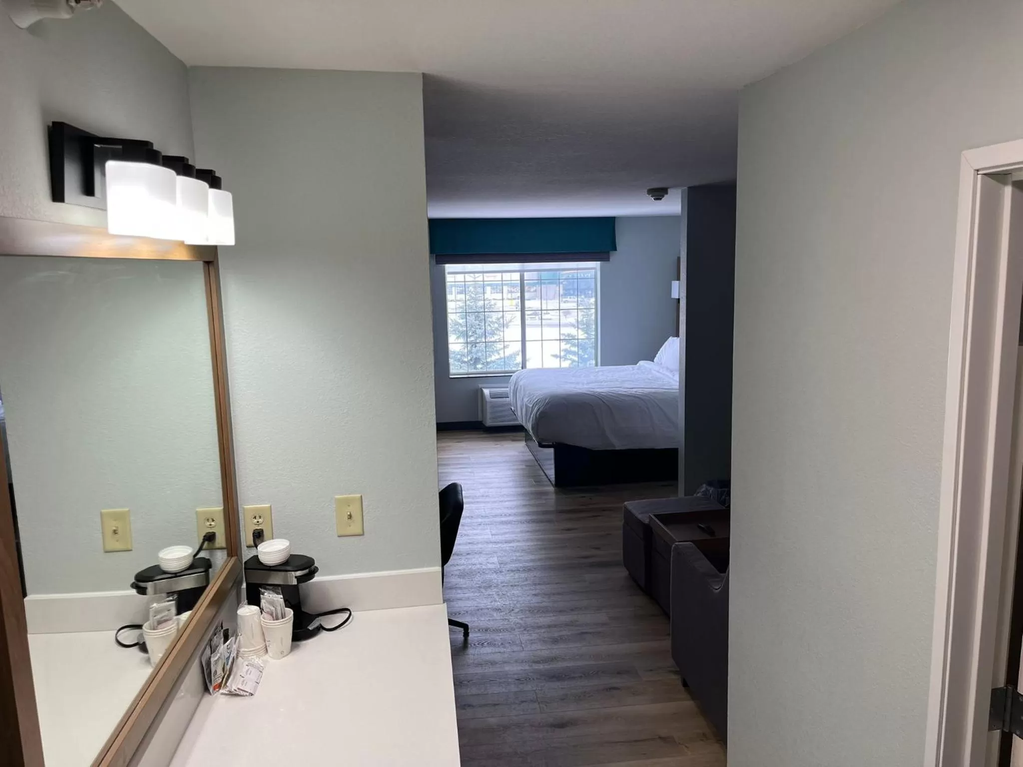 Photo of the whole room, Bed in Wingate By Wyndham Mansfield Ontario