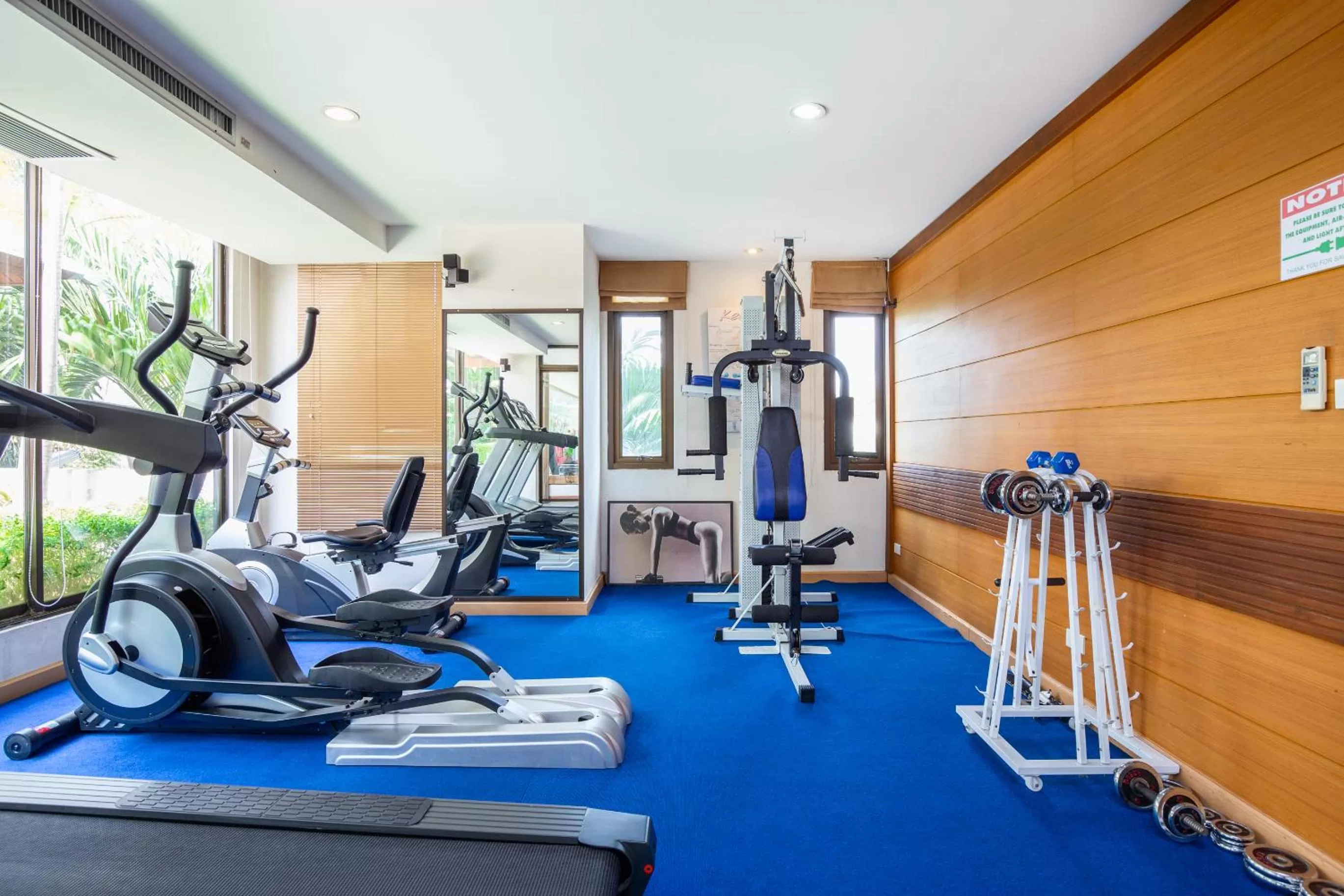 Fitness centre/facilities in Lasalle Suites Hotel & Residence
