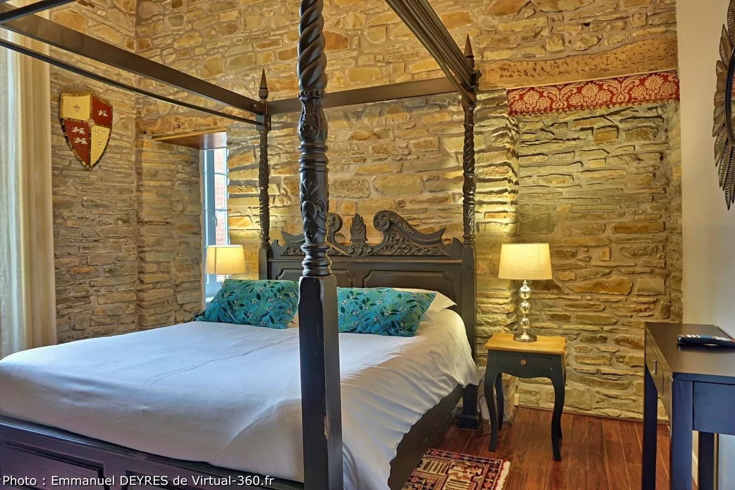 Bed in Hôtel de Bretagne - anciennement Queen Serenity Hotel