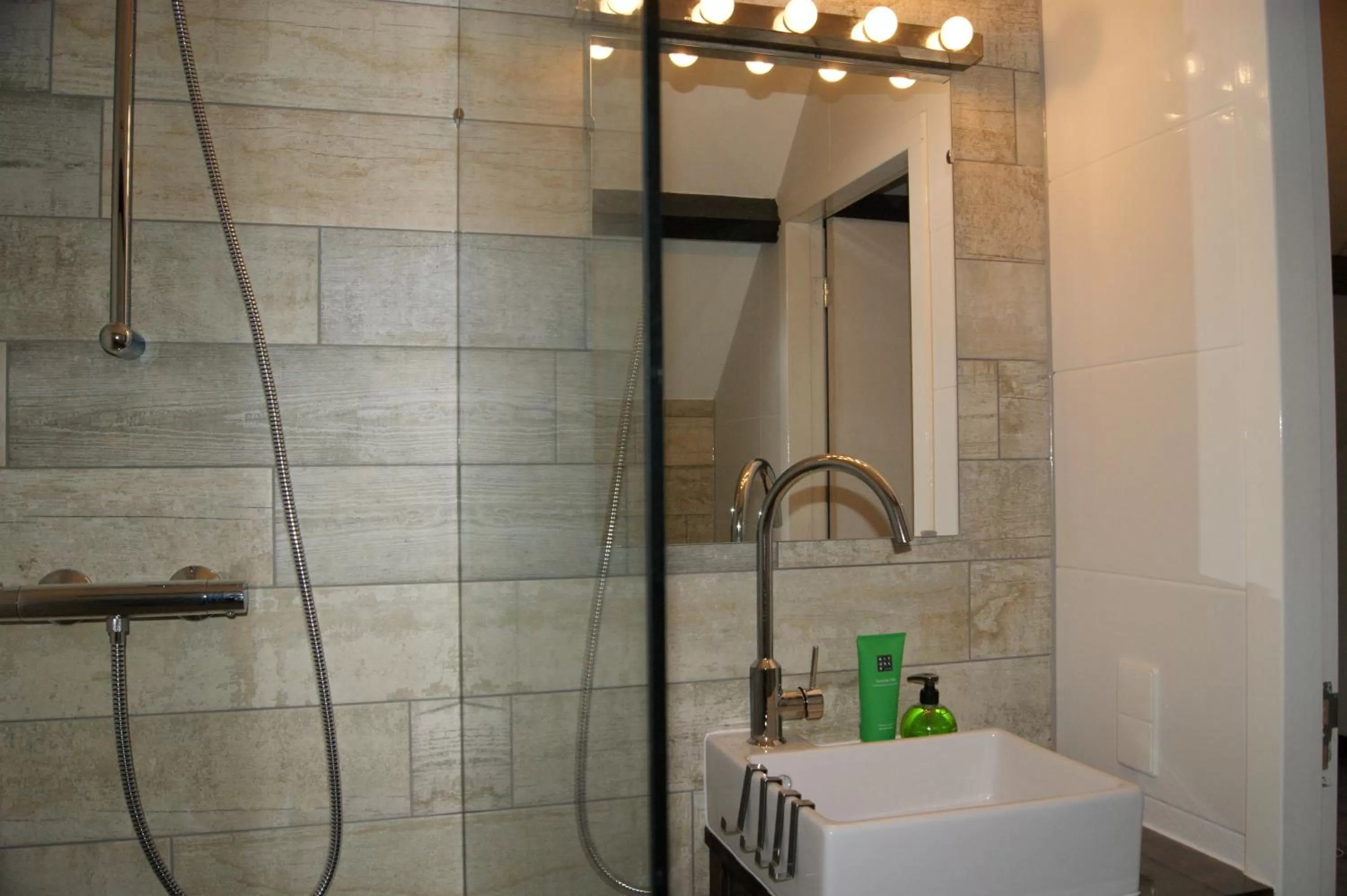 Bathroom in Bed&Breakfast Maasland