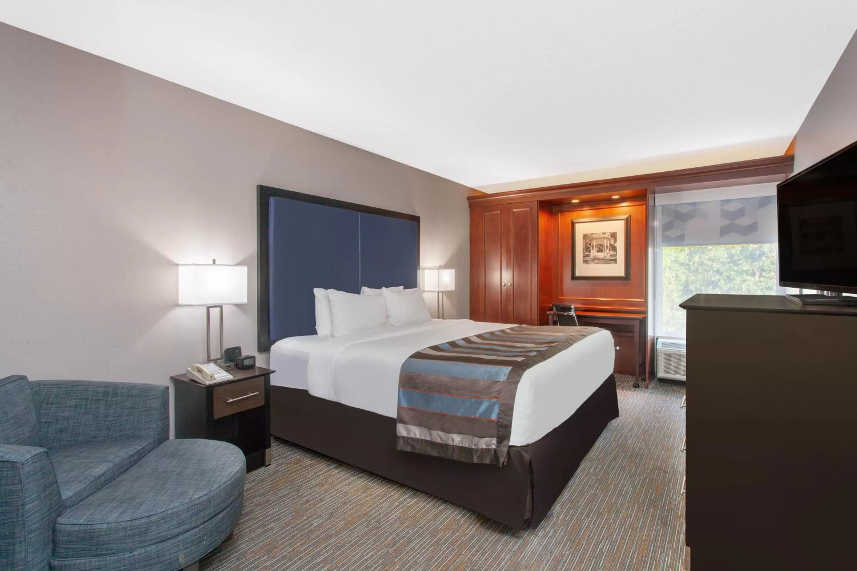 Bedroom, Bed in Wingate by Wyndham Charleston Coliseum
