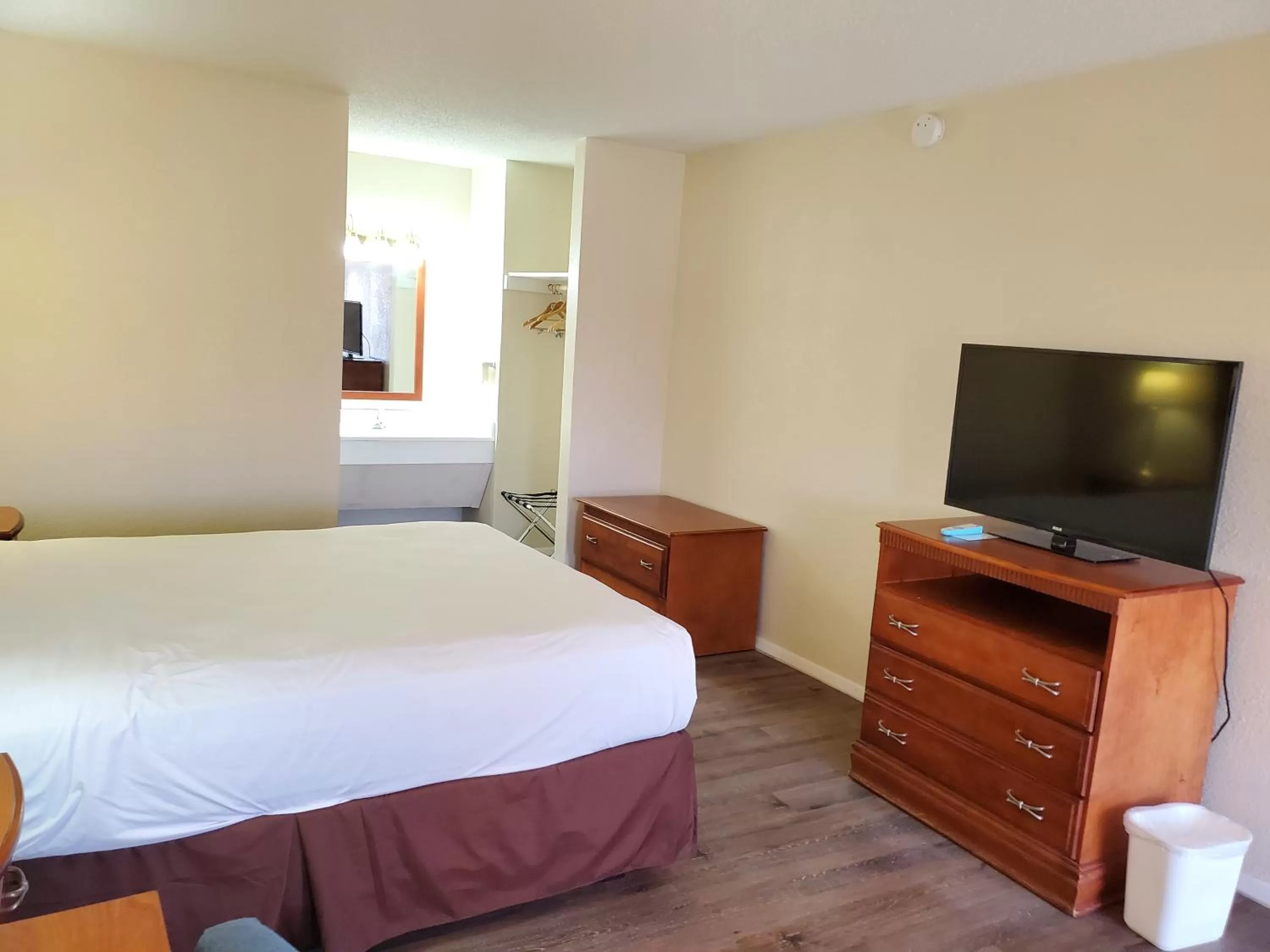 Bedroom, Bed in Motel 6 Shamrock TX