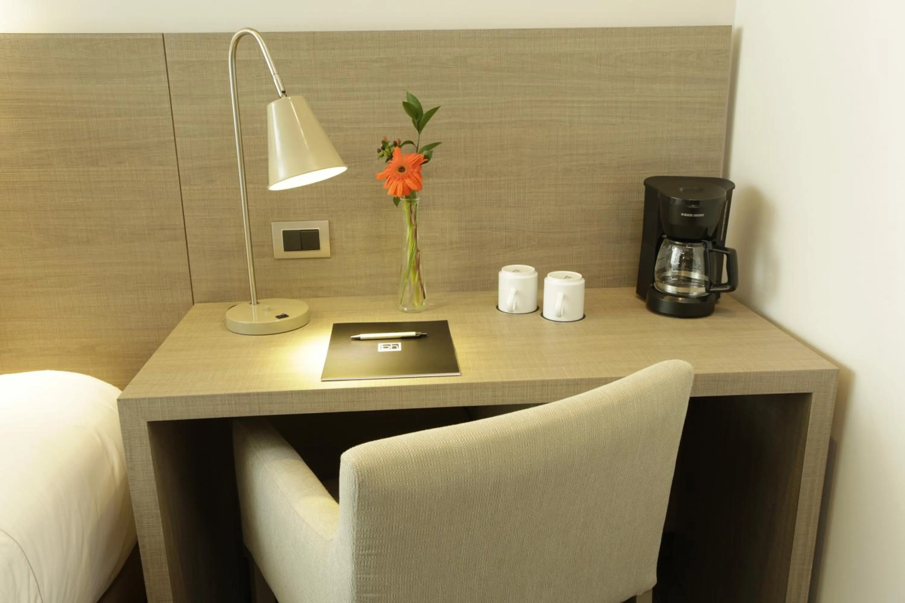 Coffee/tea facilities in Hotel bh Usaquén