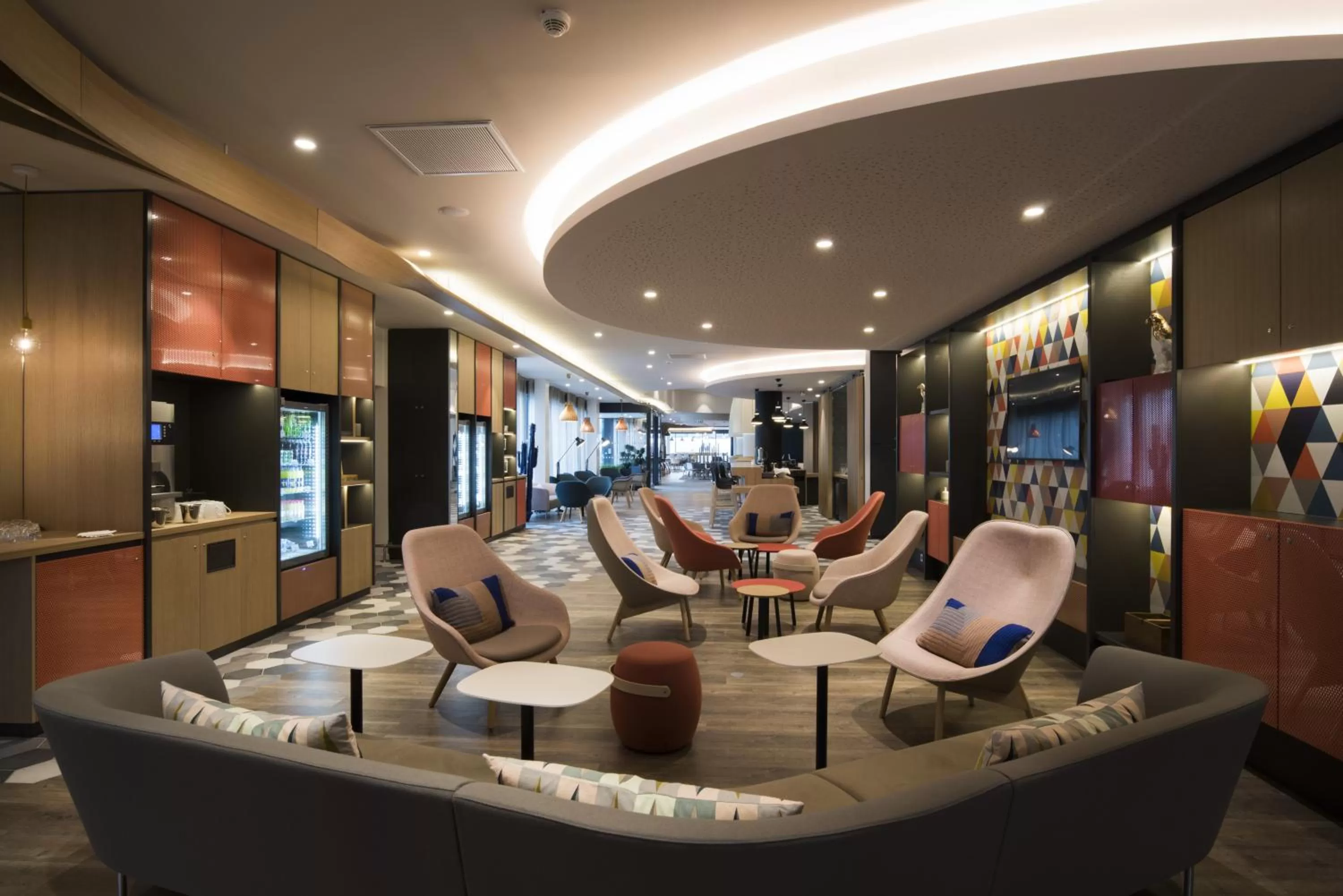 Lounge or bar in Holiday Inn Express - Paris - CDG Airport by IHG