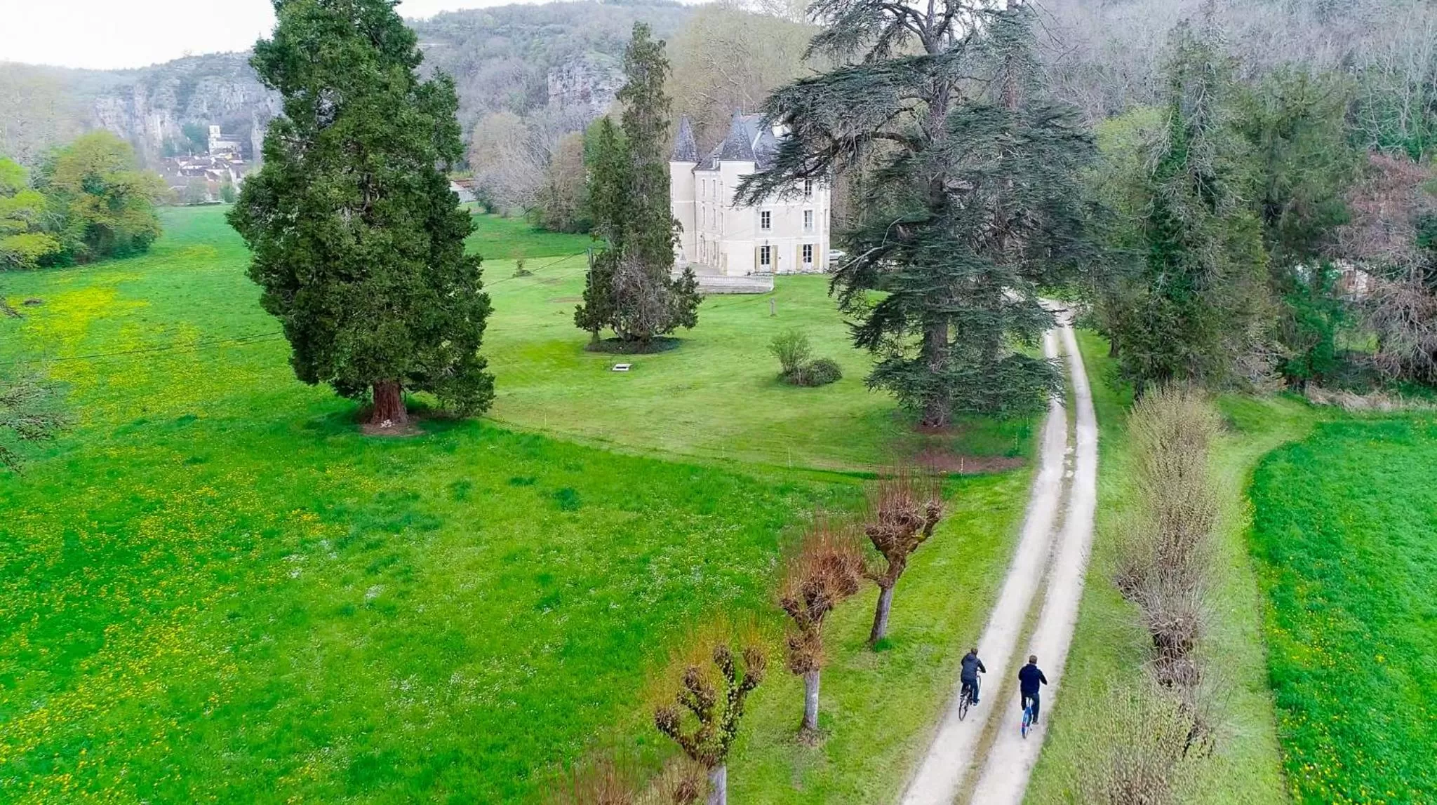 Property building in Queen's Escape