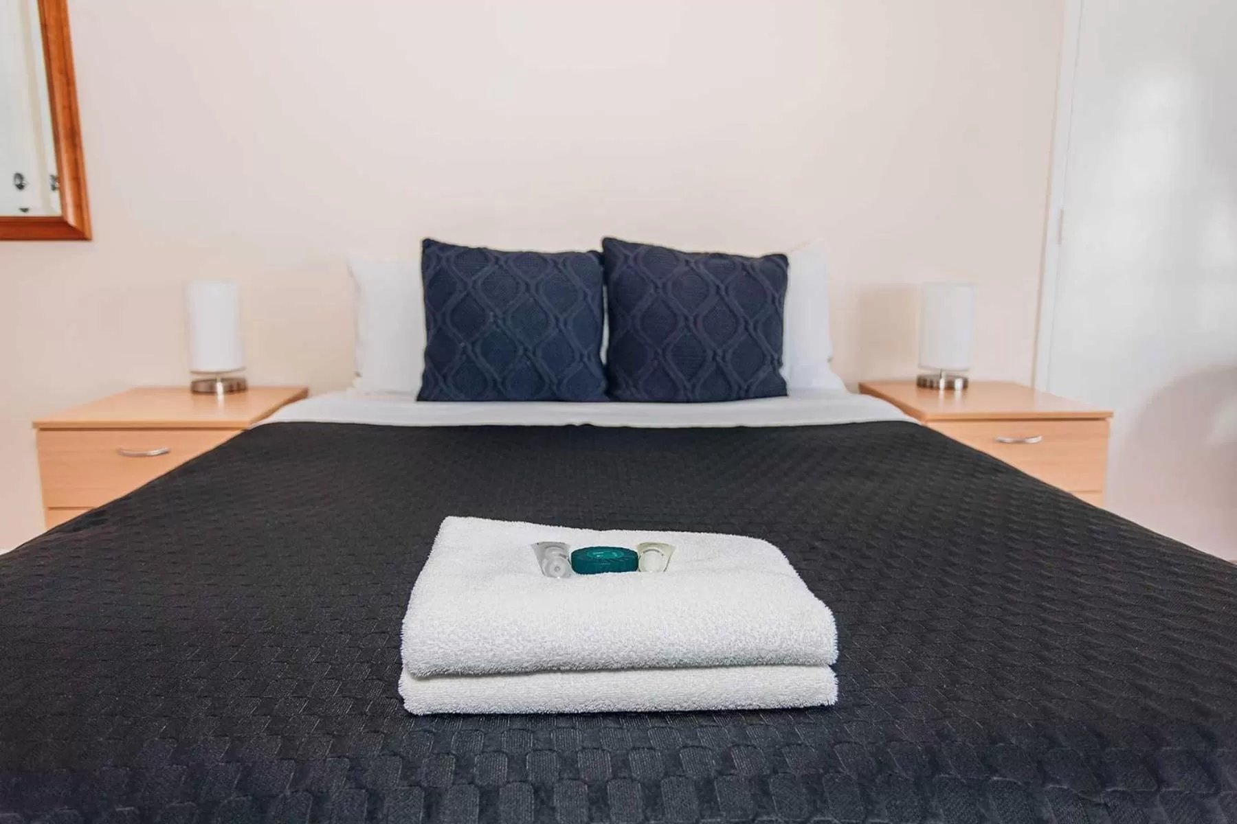 Bed in Settlers Hotel York