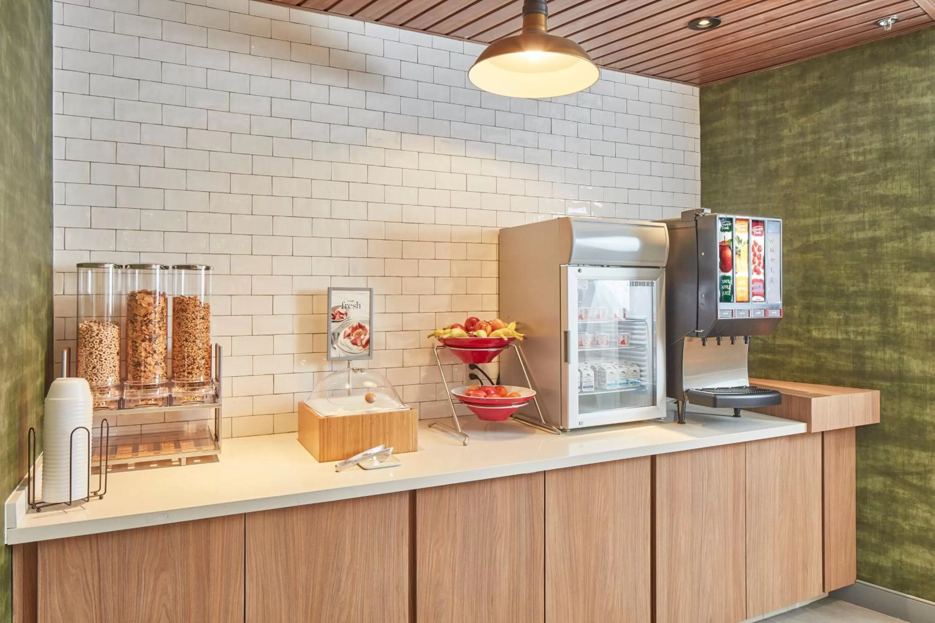 Breakfast in Fairfield Inn & Suites by Marriott Stony Creek