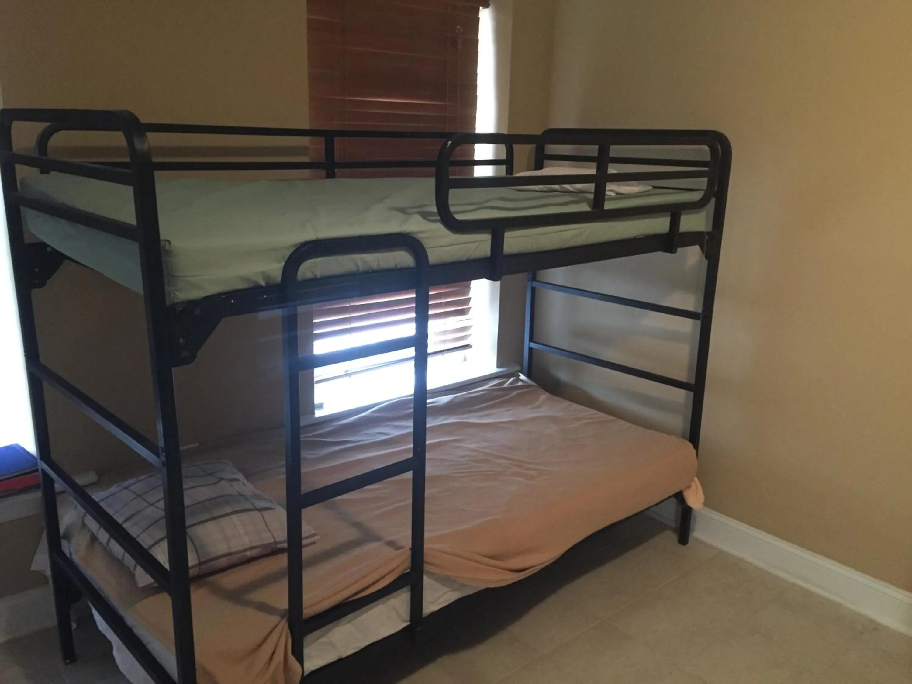 Bedroom, Bed in DC International Hostel 2