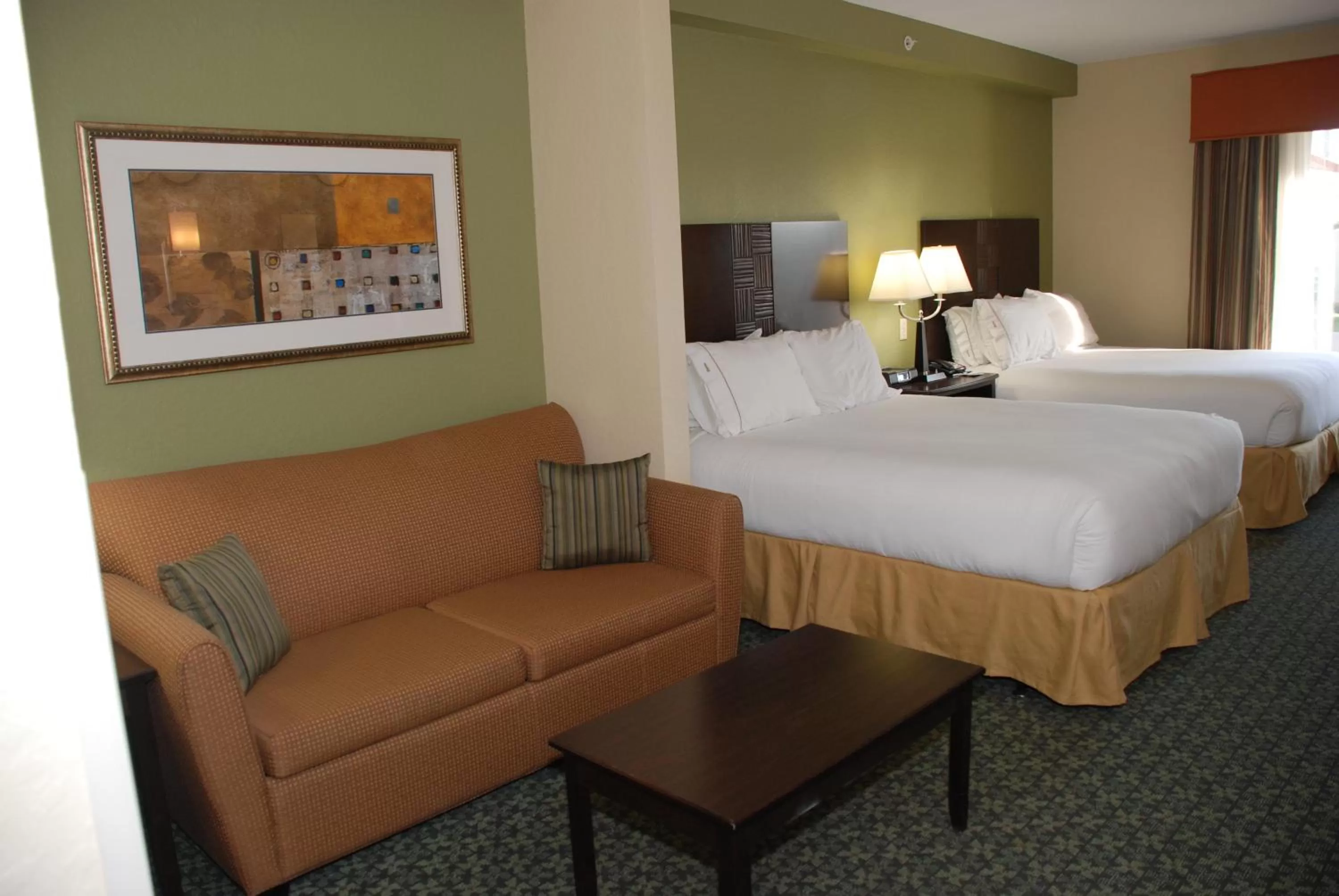 Photo of the whole room, Bed in Holiday Inn Express & Suites Covington by IHG