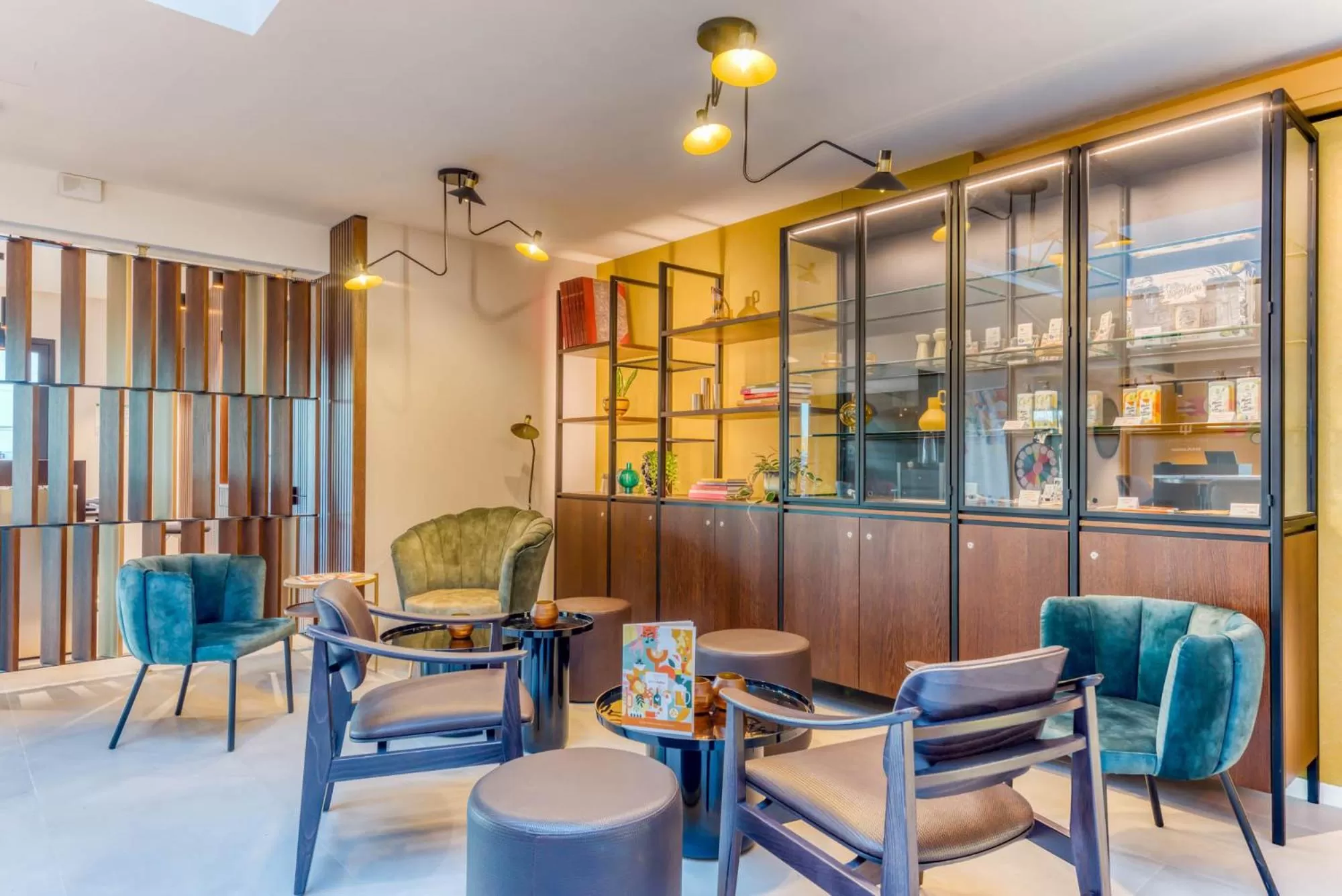 On-site shops in Mah Hotel