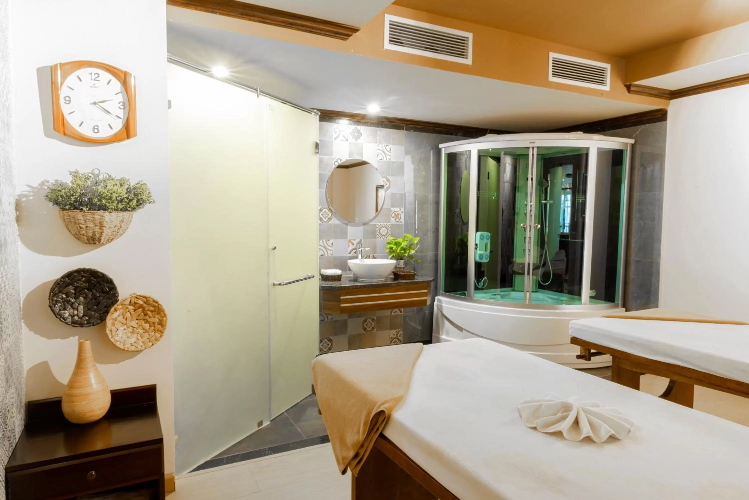 Spa and wellness centre/facilities, Bed in Ninh Binh Legend Hotel