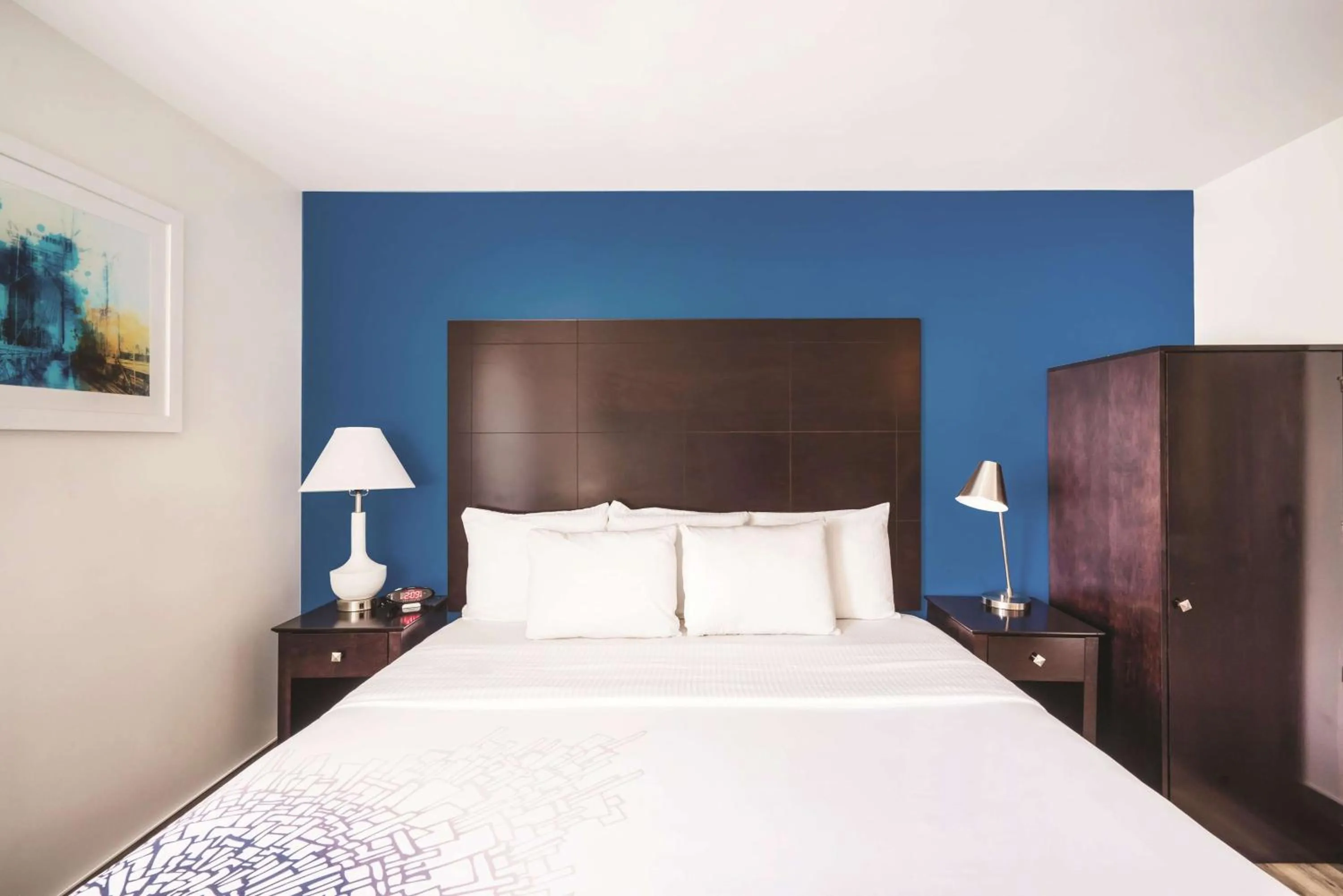 Photo of the whole room, Bed in La Quinta by Wyndham Brooklyn Downtown