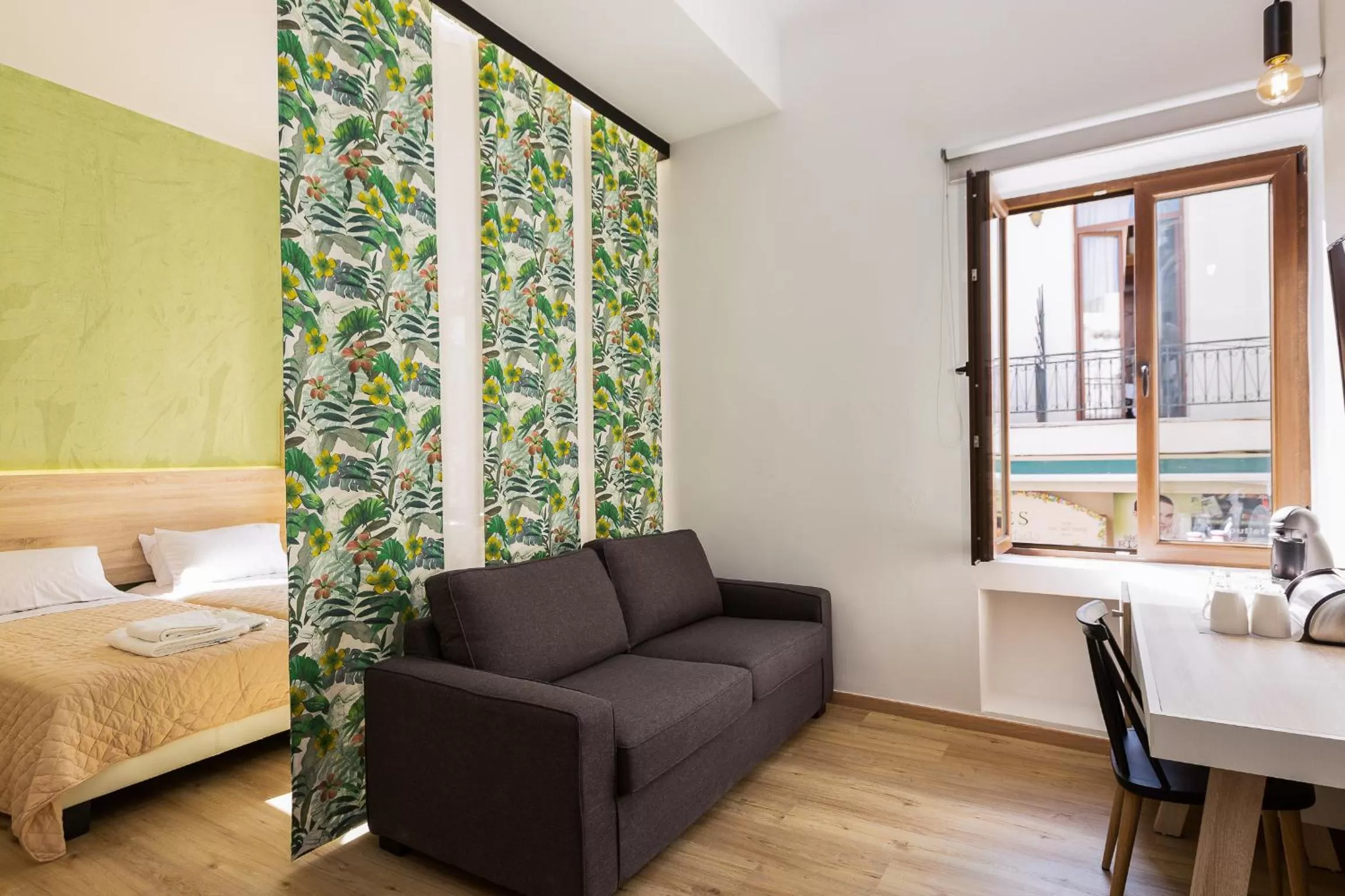 Day, Bed in Ark 68 City Rooms