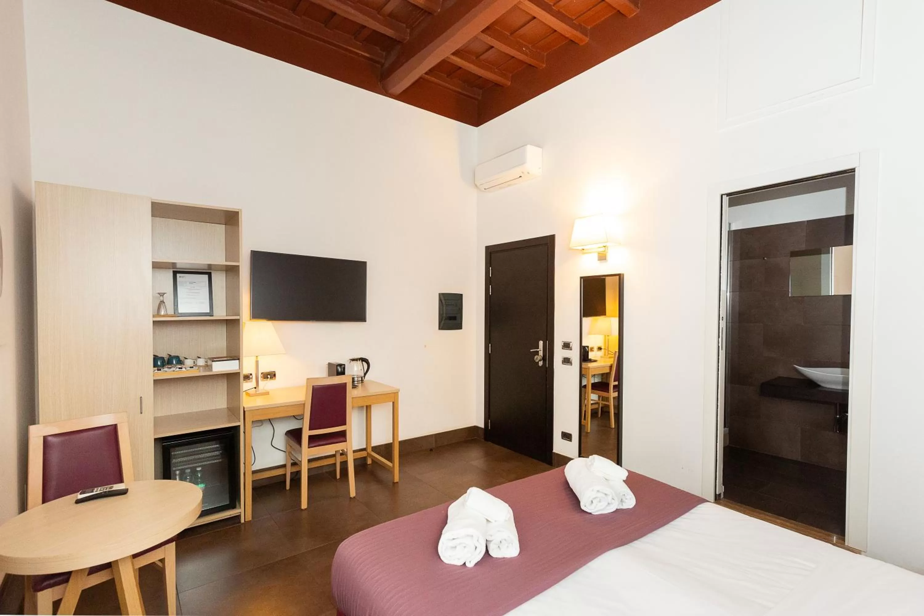 TV and multimedia, Bed in SuitInn19