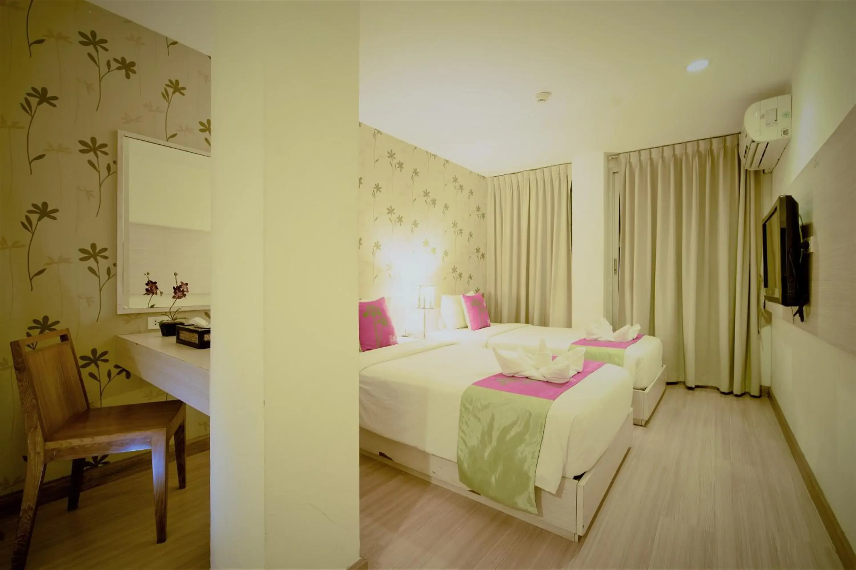 Deluxe Twin With Balcony- Building 2 in Villa Cha-Cha Khaosan Rambuttri Deluxe Twin With Balcony- Building 2 in Villa Cha-Cha Khaosan Rambuttri