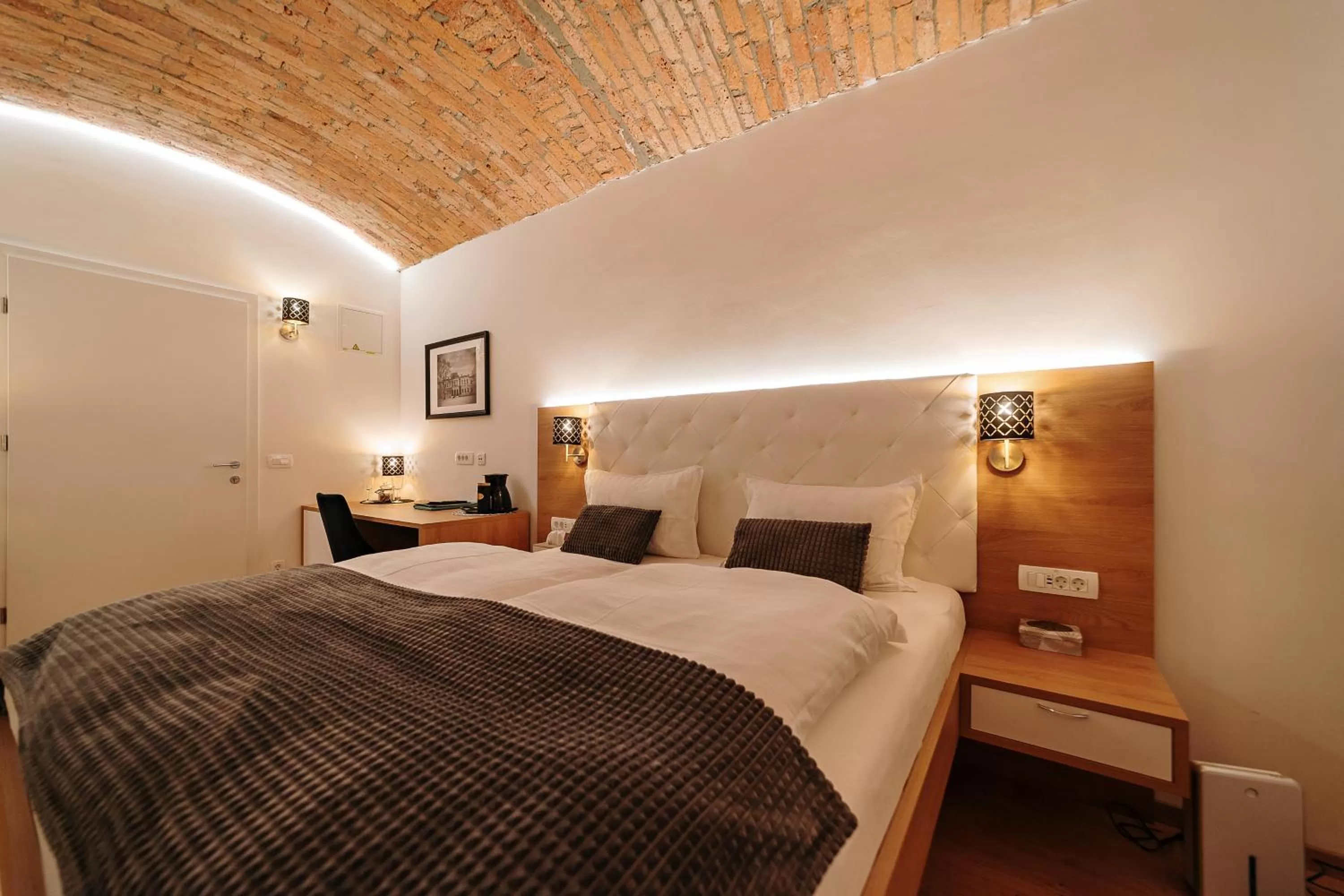 Staff, Bed in Operna klet Ljubljana